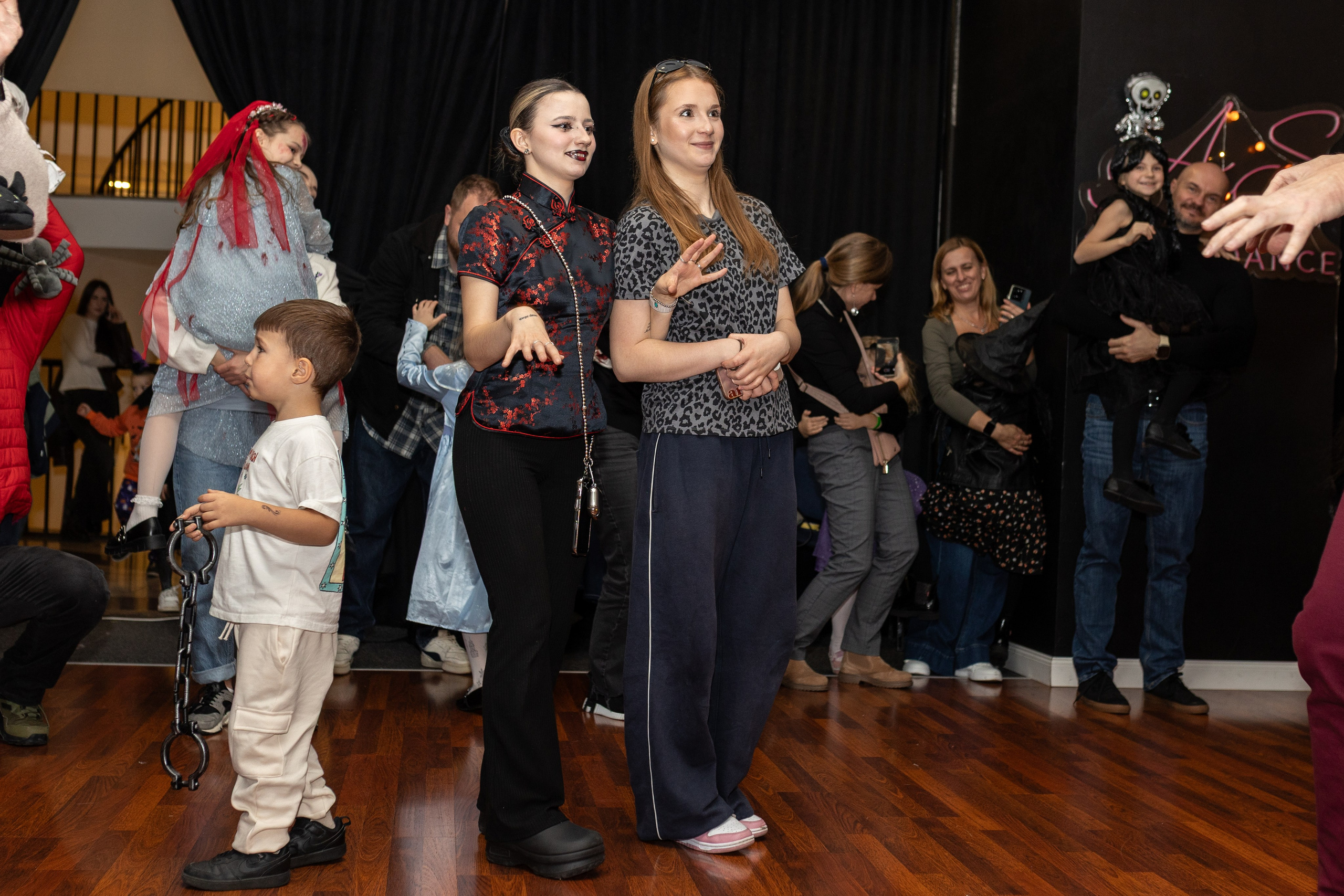 Leo dance studio Helloween 2025. Семейный и детский фотограф в Варшаве Мила Бобровская