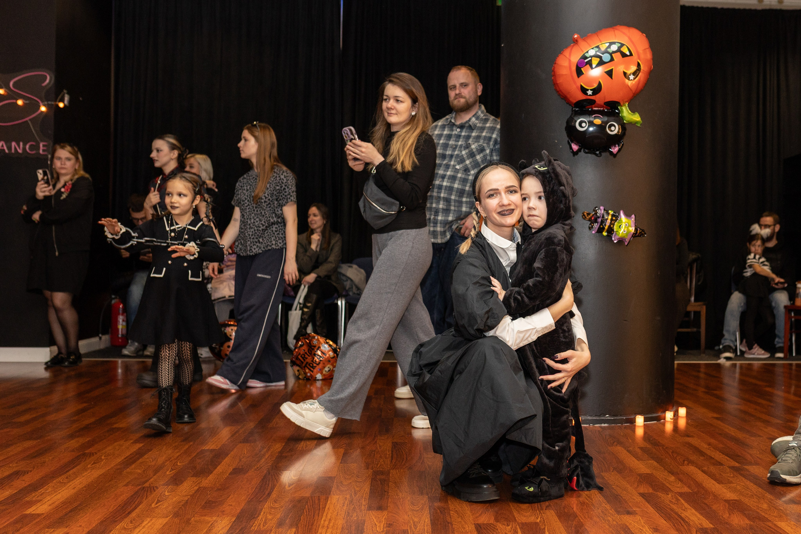 Leo dance studio Helloween 2025. Семейный и детский фотограф в Варшаве Мила Бобровская