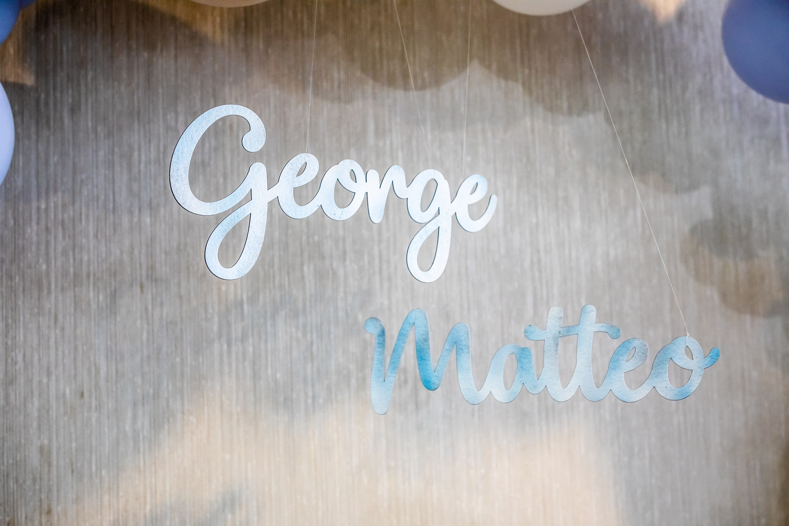 “Bebeluș botezat în biserică, ținut în brațe de nași”	•	“Detaliu cu lumânarea de botez decorată cu flori albe”	•	“Părinți emoționați alături de copilul lor la ceremonia de botez”	•	“Masa festivă de botez cu decor tematic și tort personalizat”	•	“Momentul în care preotul toarnă apă sfințită pe fruntea bebelușului”	“Bebeluș în rochie albă de botez, zâmbind în brațele mamei”	•	“Detaliu cu cruciulița de botez așezată pe o pernă de satin”	•	“Părinți și nași aprinzând lumânările în timpul ceremoniei de botez”	•	“Tort de botez decorat cu figurine tematice și numele copilului”	•	“Copil botezat dormind liniștit în pătuțul decorat festiv”	•	“Momentul în care preotul binecuvântează copilul în fața altarului”	•	“Invitați adunându-se în jurul mesei festive la petrecerea de botez”	•	“Bebeluș ținând în mână o jucărie personalizată primită la botez”	•	“Familie fericită pozând împreună după ceremonia de botez”	•	“Decor tematic cu baloane și flori la locația petrecerii de botez” fotograf Botoșani fotograf evenimente fotograf botez Alin Chirila fotograf alinofotostudio,- Preotul ținându-l pe micuțul Mathias Gabriel la botez, în biserica Înălțarea Domnului, Copălău  - Detalii de la botezul lui Mathias – lumânare, trusou și icoană  - Familia lui Mathias Gabriel alături de micuț, în ziua botezului  - Portret emoționant cu mama și bebelușul în brațe, în biserică,fotograf profesionist evenimente Botoșani, Iași, Suceava, Fălticeni, Bacău, Pașcani, Roman - AlinoFotoStudio by Alin Chirilă - servicii foto nuntă, botez, cununie, ședințe foto creative, albume personalizate, fotografii emoționante și calitative pentru cele mai importante momente din viață,fotograf nuntă Botoșani Alin Chirilă,  ședință foto botez Iași - AlinoFotoStudio,  servicii fotograf profesionist evenimente Suceava,  fotograf cununie civilă Fălticeni - Alin Chirilă,  album foto nuntă personalizat Bacău.“Bebeluș botezat în biserică, ținut în brațe de nași”	•	“Detaliu cu lumânarea de botez decorată cu flori albe”	•	“Părinți emoționați alături de copilul lor la ceremonia de botez”	•	“Masa festivă de botez cu decor tematic și tort personalizat”	•	“Momentul în care preotul toarnă apă sfințită pe fruntea bebelușului”	“Bebeluș în rochie albă de botez, zâmbind în brațele mamei”	•	“Detaliu cu cruciulița de botez așezată pe o pernă de satin”	•	“Părinți și nași aprinzând lumânările în timpul ceremoniei de botez”	•	“Tort de botez decorat cu figurine tematice și numele copilului”	•	“Copil botezat dormind liniștit în pătuțul decorat festiv”	•	“Momentul în care preotul binecuvântează copilul în fața altarului”	•	“Invitați adunându-se în jurul mesei festive la petrecerea de botez”	•	“Bebeluș ținând în mână o jucărie personalizată primită la botez”	•	“Familie fericită pozând împreună după ceremonia de botez”	•	“Decor tematic cu baloane și flori la locația petrecerii de botez” fotograf Botoșani fotograf evenimente fotograf botez Alin Chirila fotograf alinofotostudio.fotograf botez Amelis Maria, fotografie botez Botoșani, fotograf Alin Chirilă, amintiri botez, fotografii botez, botez Amelis Maria, fotograf copii, fotografie botez în Botoșani,