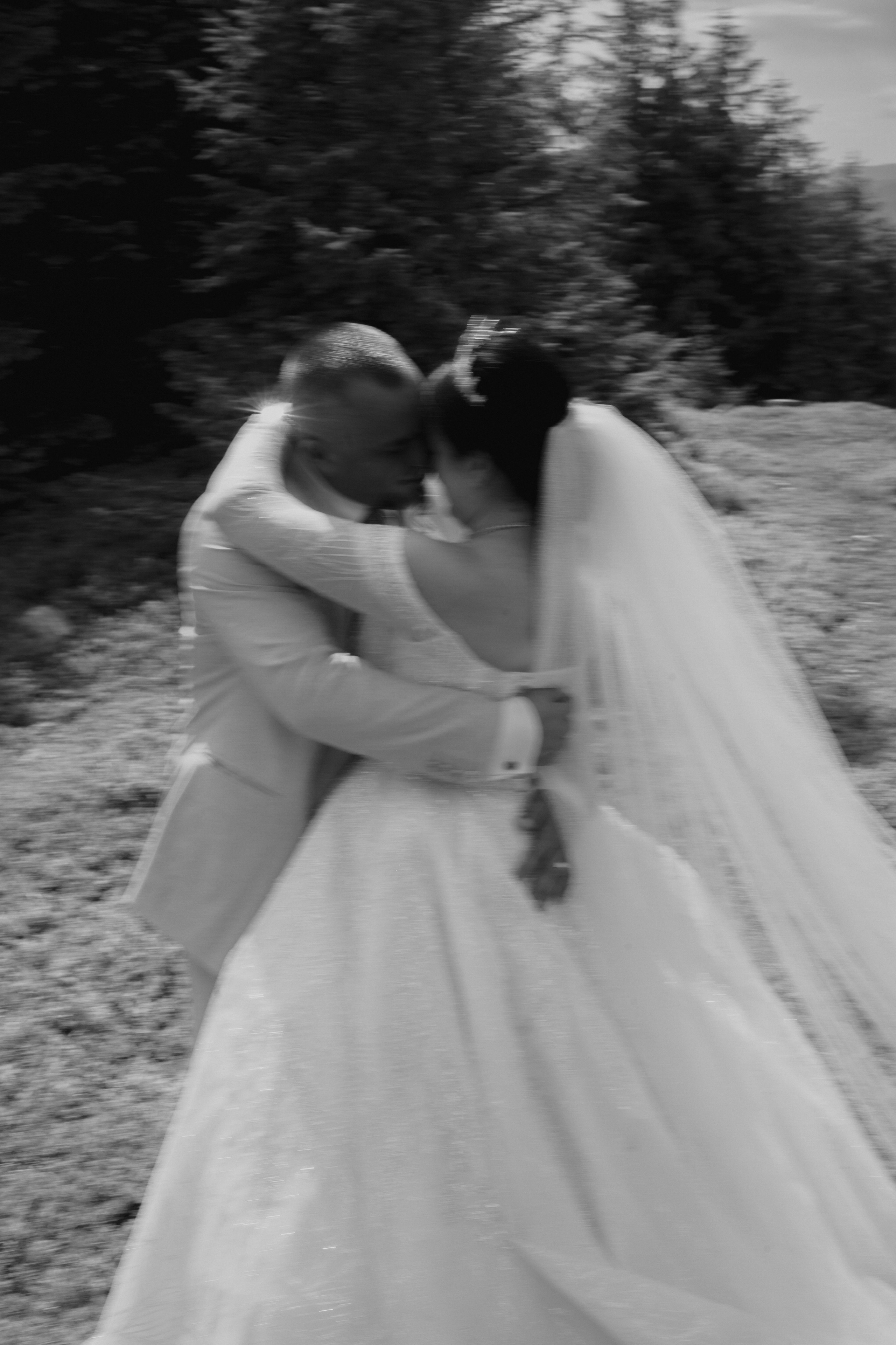 Documentary Weddings. Adrian Aioanei — Fotograf profesionist de nuntă în Iași, Suceava și București. Specializat în evenimente, portrete și fine art