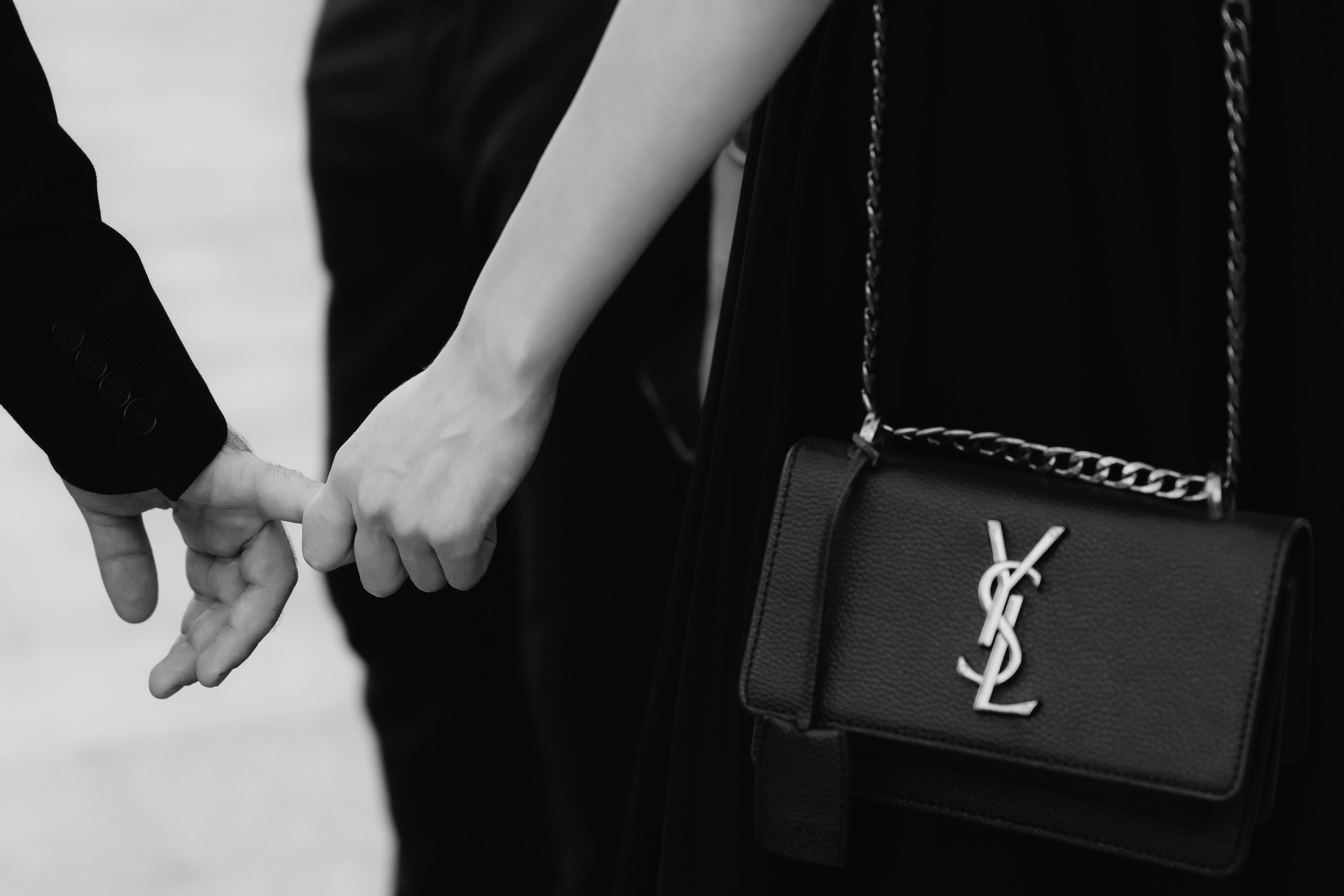 atingeri  ca detalii