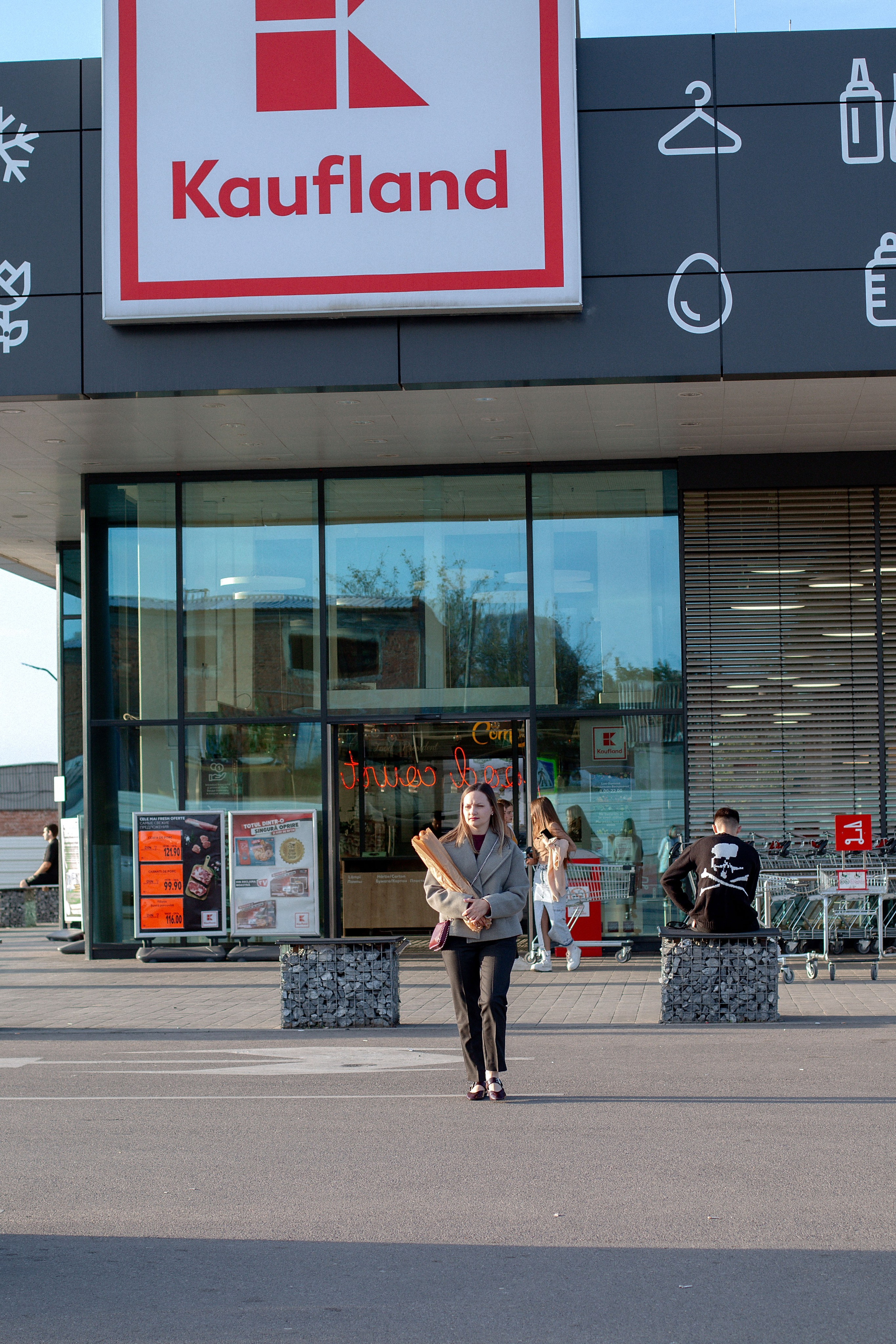 Супермаркет. Детский и семейный фотограф в г. Бельцы