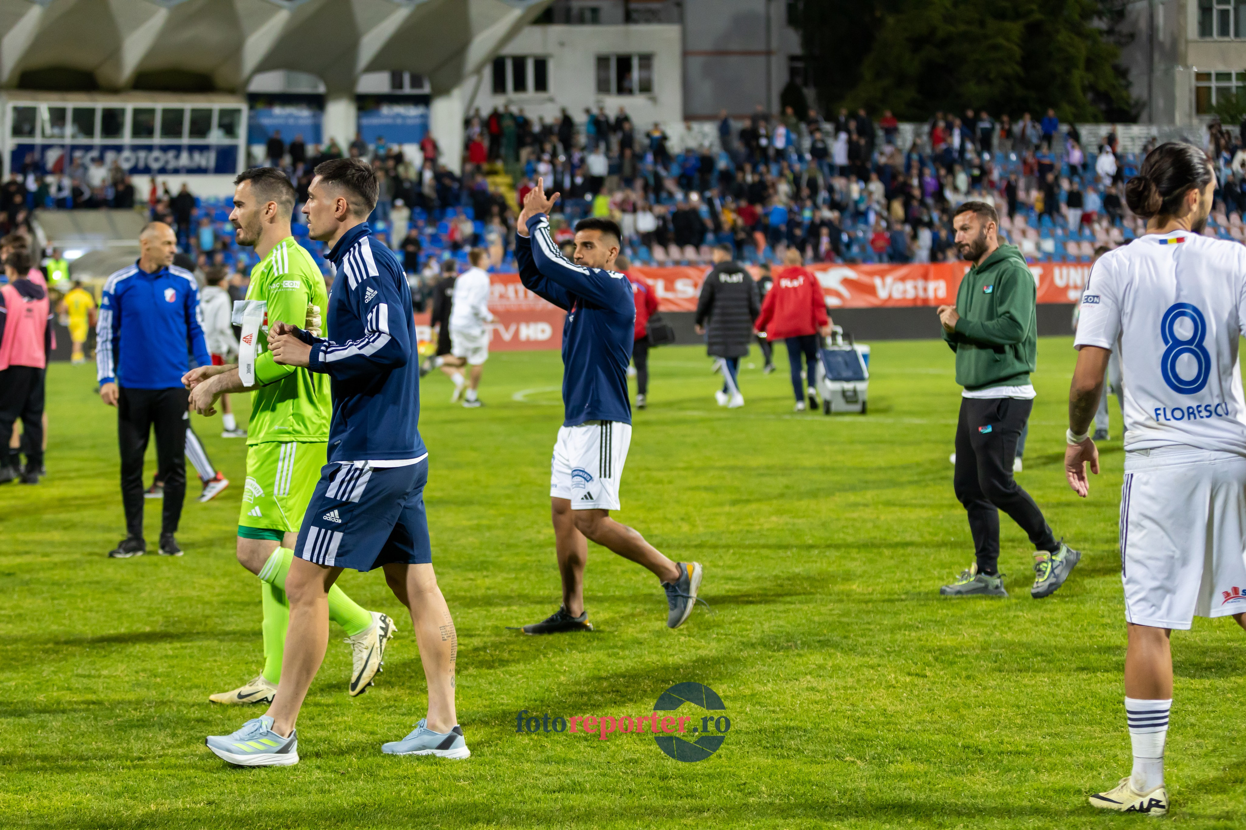 Galerie Foto: FC Botoșani vs. CS Mioveni - Pe 17 mai 2024, am fost martorii unei partide incredibile între FC Botoșani și CS Mioveni, în prima manșă a barajului pentru evitarea retrogradării. În fața unui stadion plin de emoție și speranță, echipa noastră a obținut o victorie importantă, cu un gol marcat de Aldair în minutul 93. 💪 *FC Botoșani 1-0 CS Mioveni*⚽️ Urmăriți momentele cheie ale meciului și bucuria suporterilor în această galerie foto! Pregătiți-vă pentru meciul de retur de pe 24 mai, când vom lupta din nou pentru a rămâne în prima ligă.#FCBotoșani #CSMioveni #BarajRetrogradare #ForzaBotoșani 