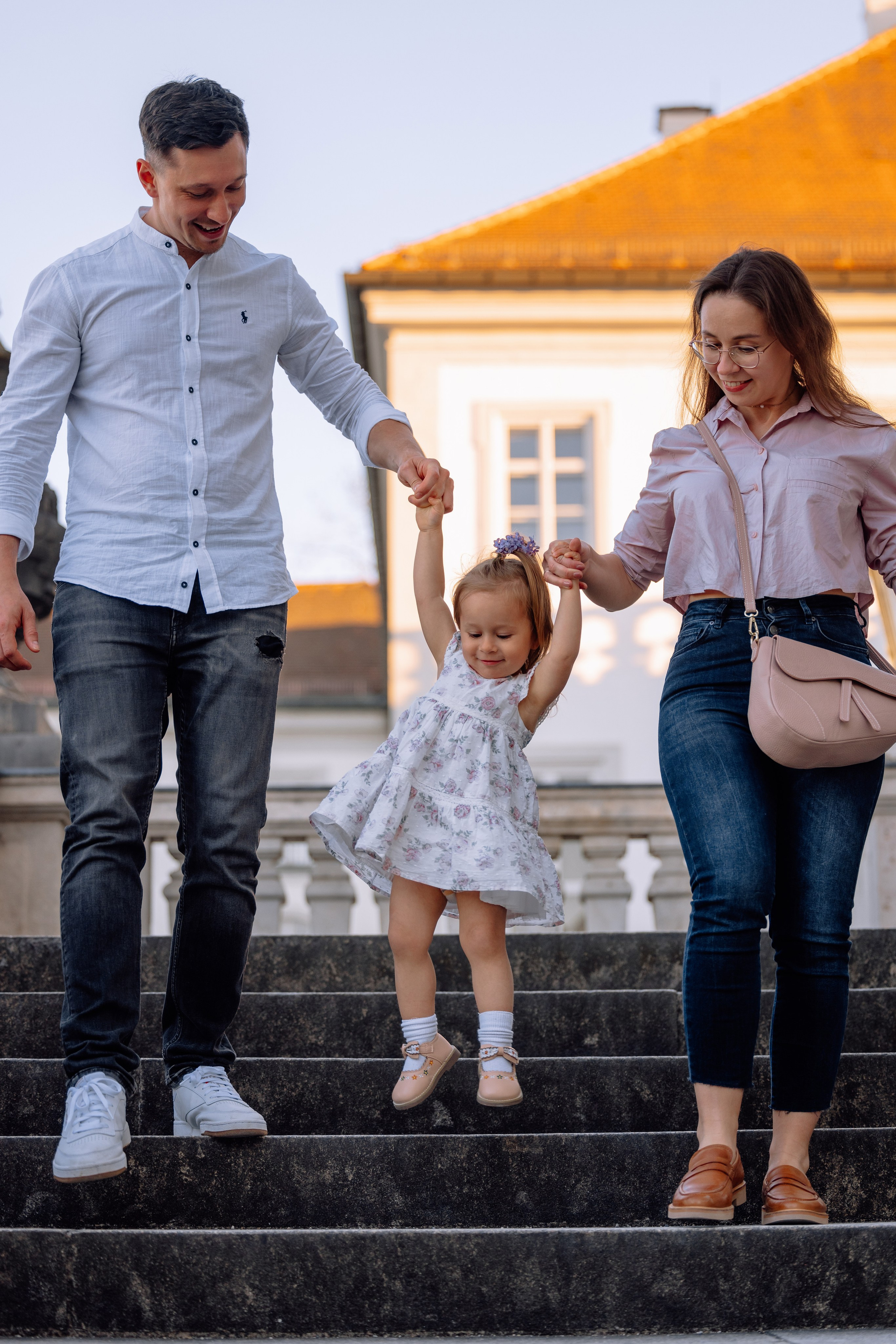 Schloss Nymphenburg: Mama, Papa und ein süßes Mädchen. Hochzeitsfotograf München Taufe Familienfotograf Tanja Mauke