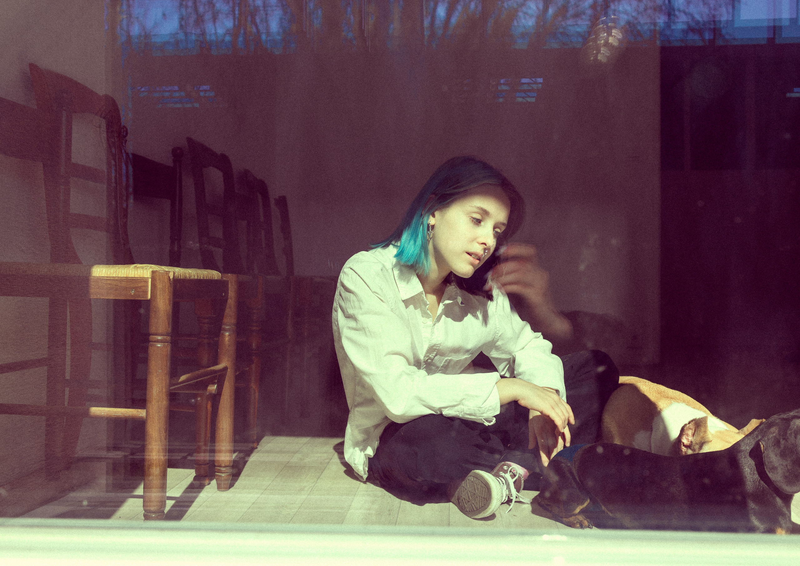 Portrait de femme charismatique. Histoires d’amour, séances photos de famille et de mariage en France