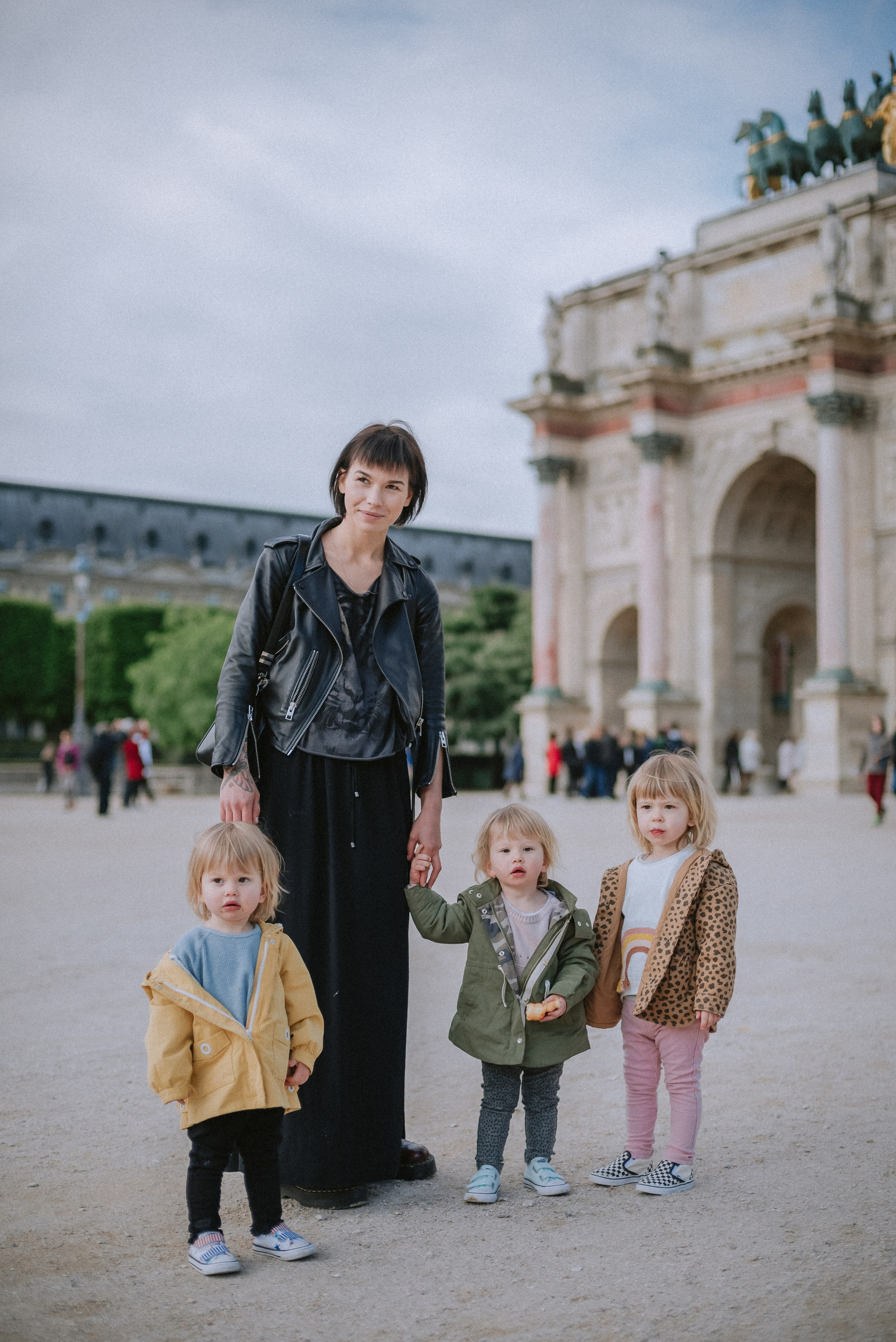 Lifestyle family walk in Tuileries Gardens. Ksenia Marchand/ Lifestyle photographer in Paris