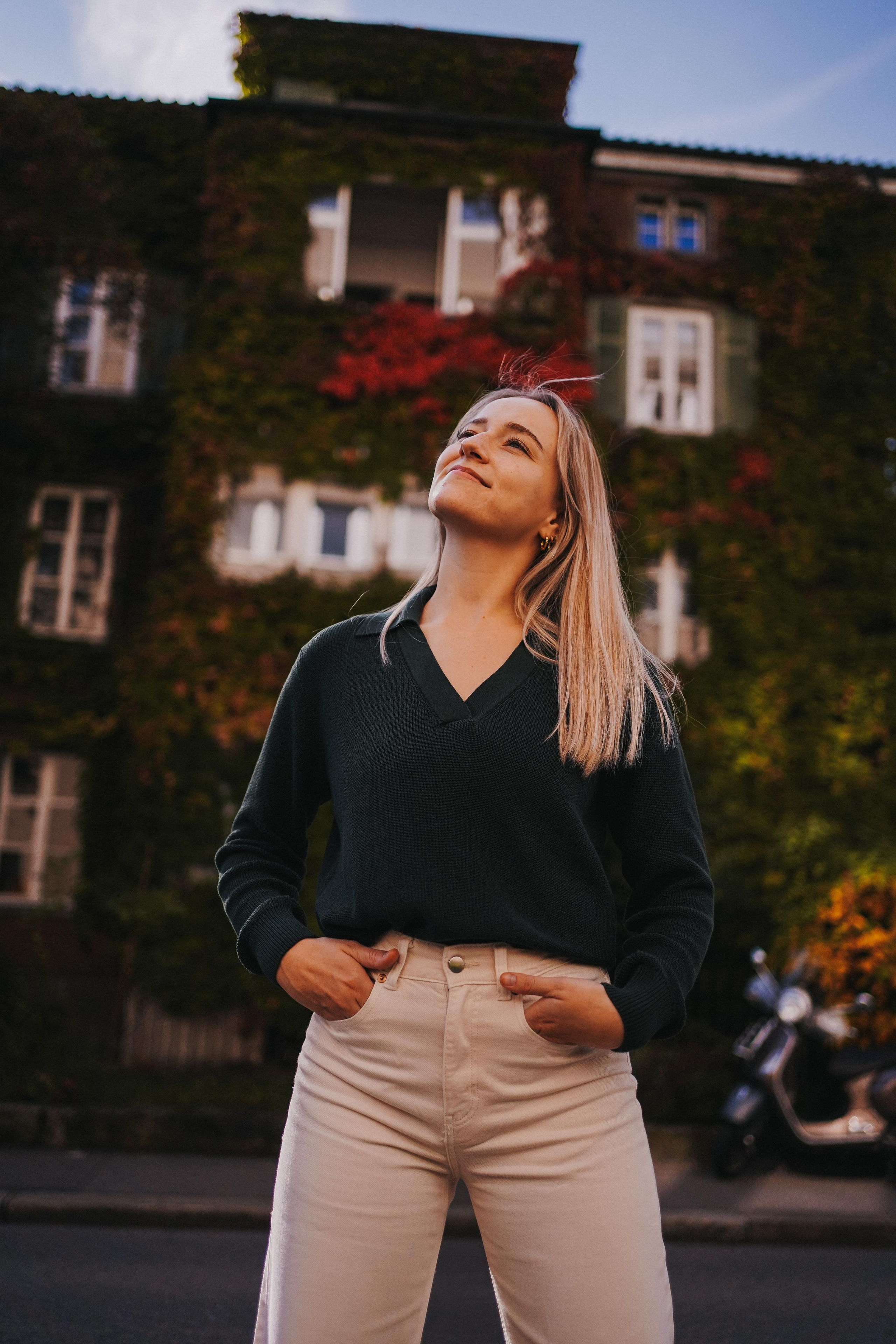 “In the town”. Editorial for https://preri.com/. Julia Pelikánová | Portrait and content photographer in Prague