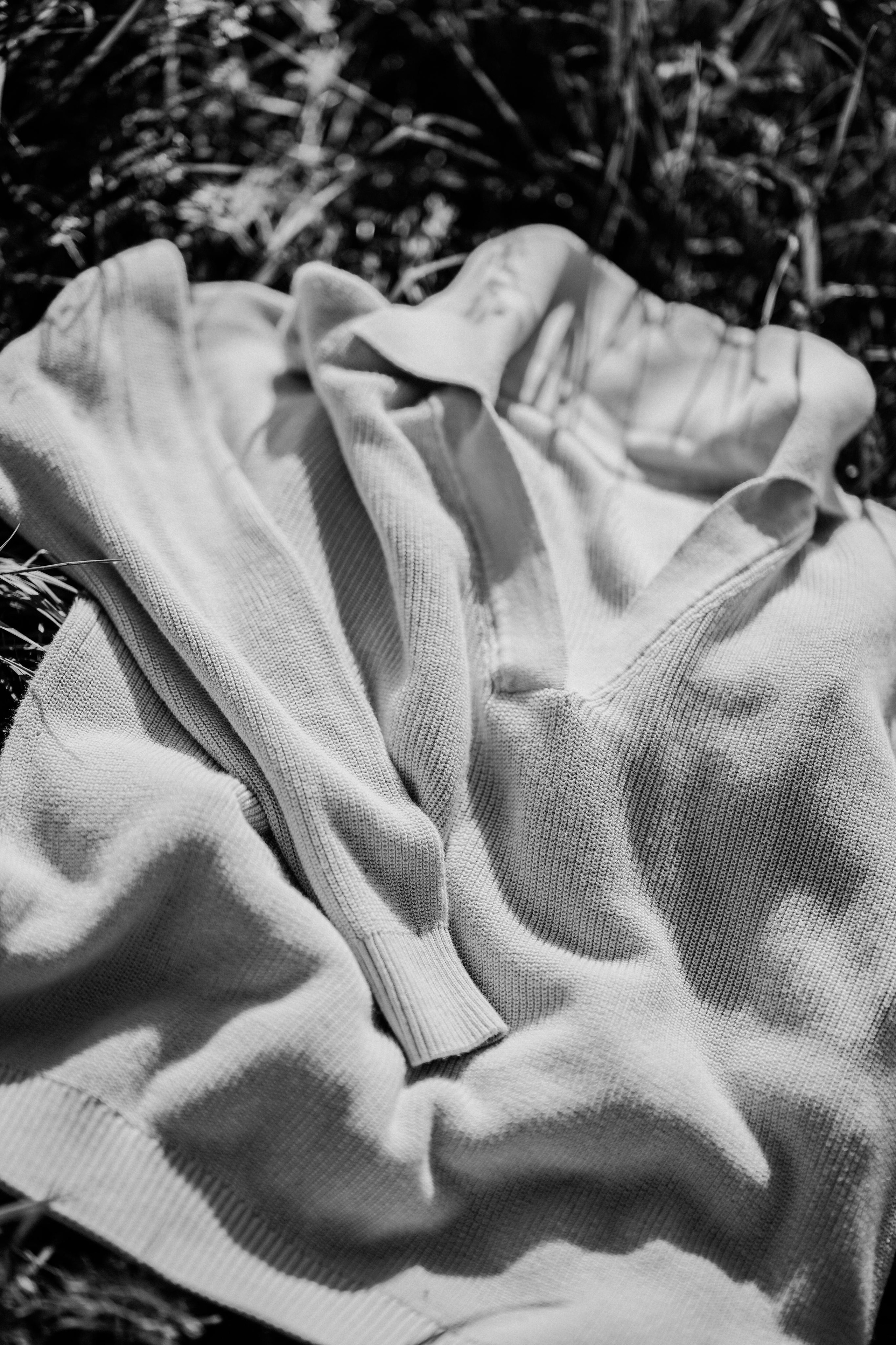 Product pictures for “Preri” organic fashion brand. Julia Pelikánová | Portrait and content photographer in Prague