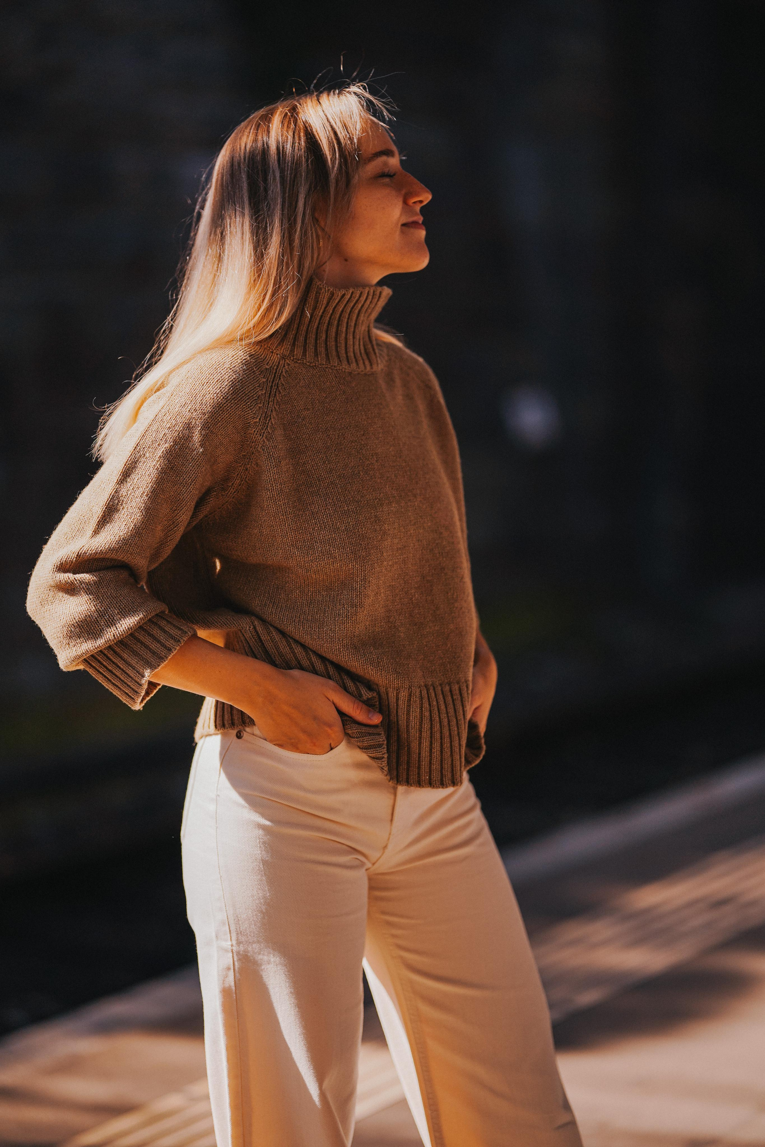 “In the town”. Editorial for https://preri.com/. Julia Pelikánová | Portrait and content photographer in Prague