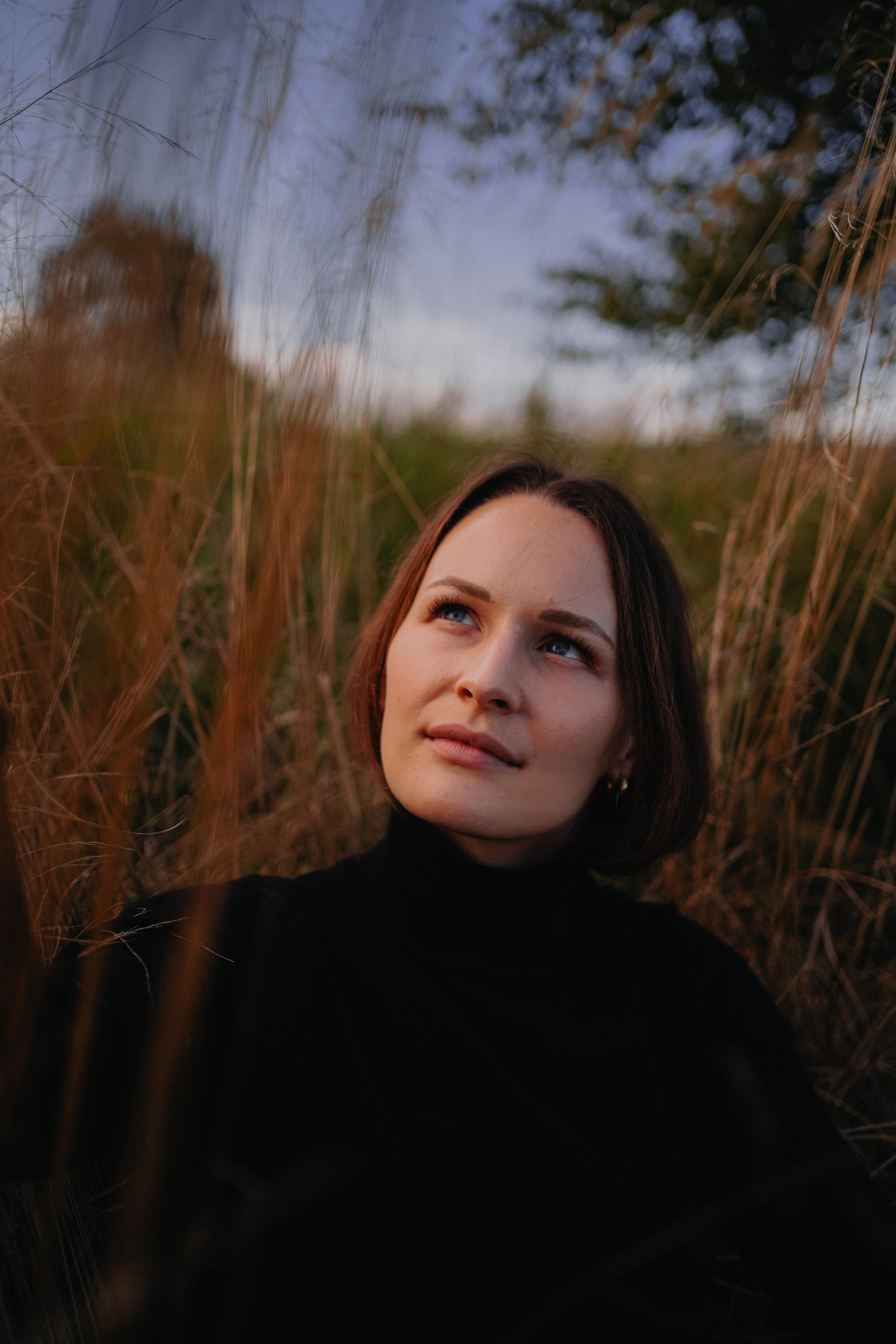 “The last sun rays”. Editorial for https://preri.com/. Julia Pelikánová | Portrait and content photographer in Prague