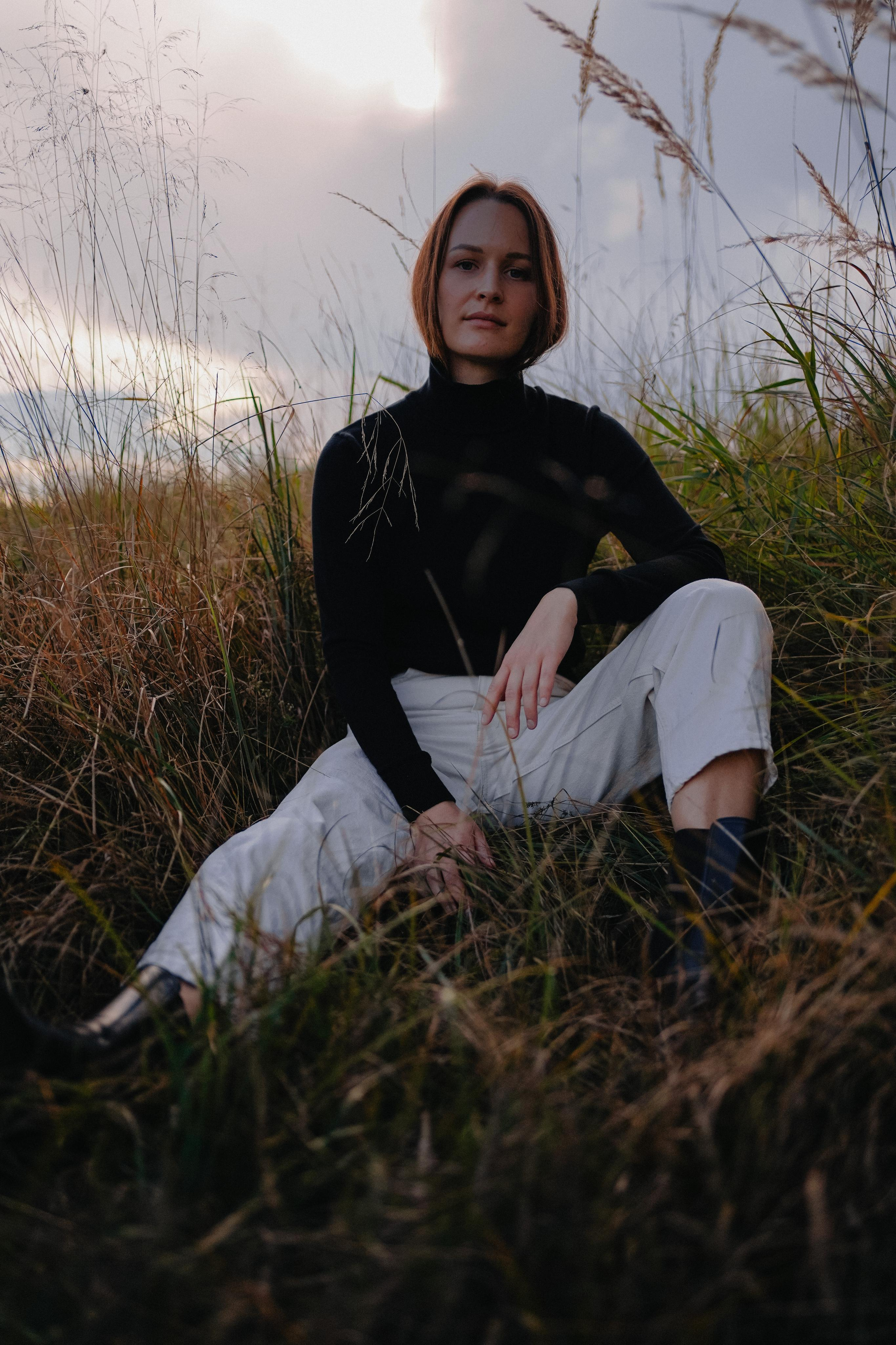 “The last sun rays”. Editorial for https://preri.com/. Julia Pelikánová | Portrait and content photographer in Prague