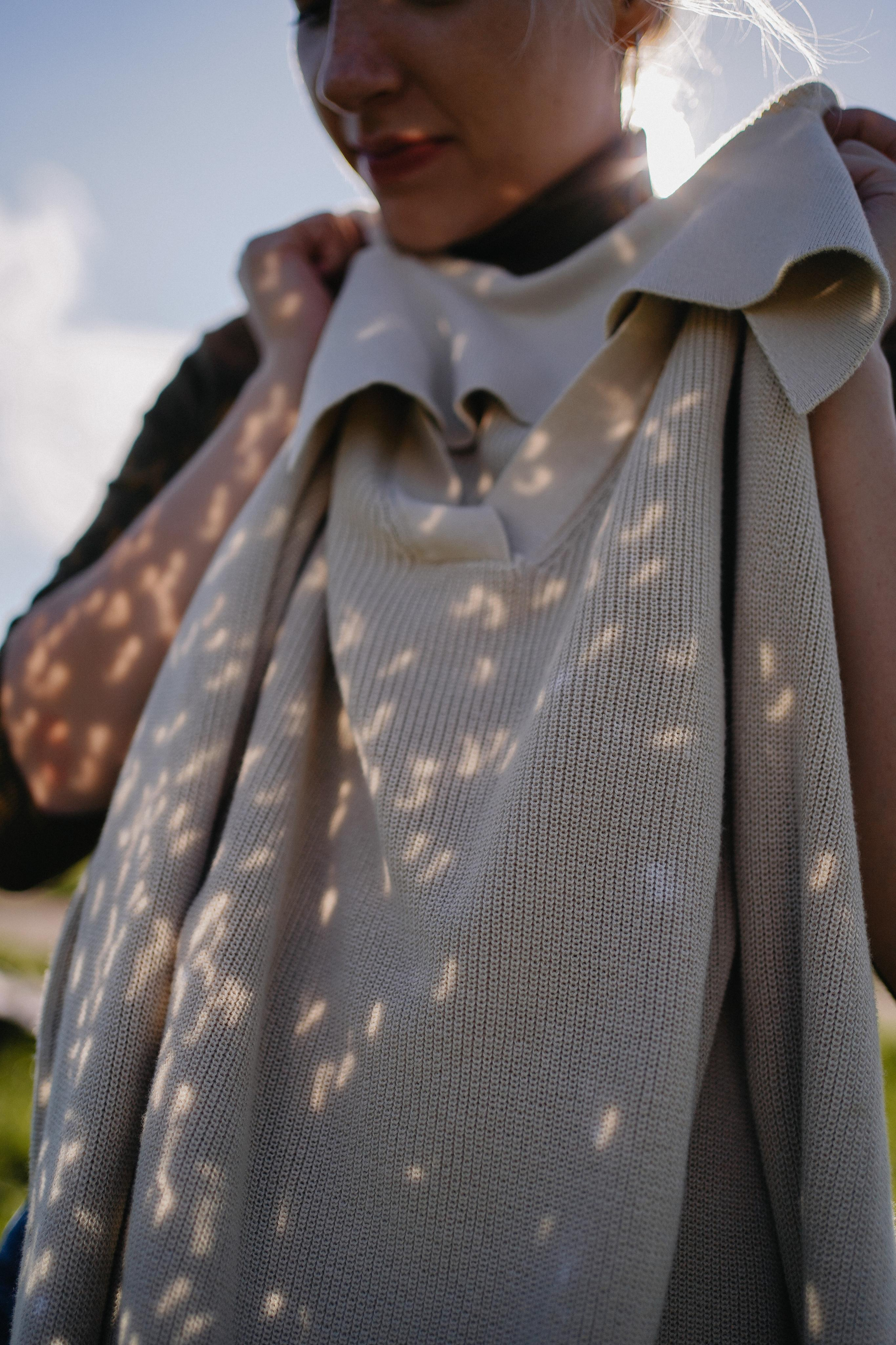 Product pictures for “Preri” organic fashion brand. Julia Pelikánová | Portrait and content photographer in Prague