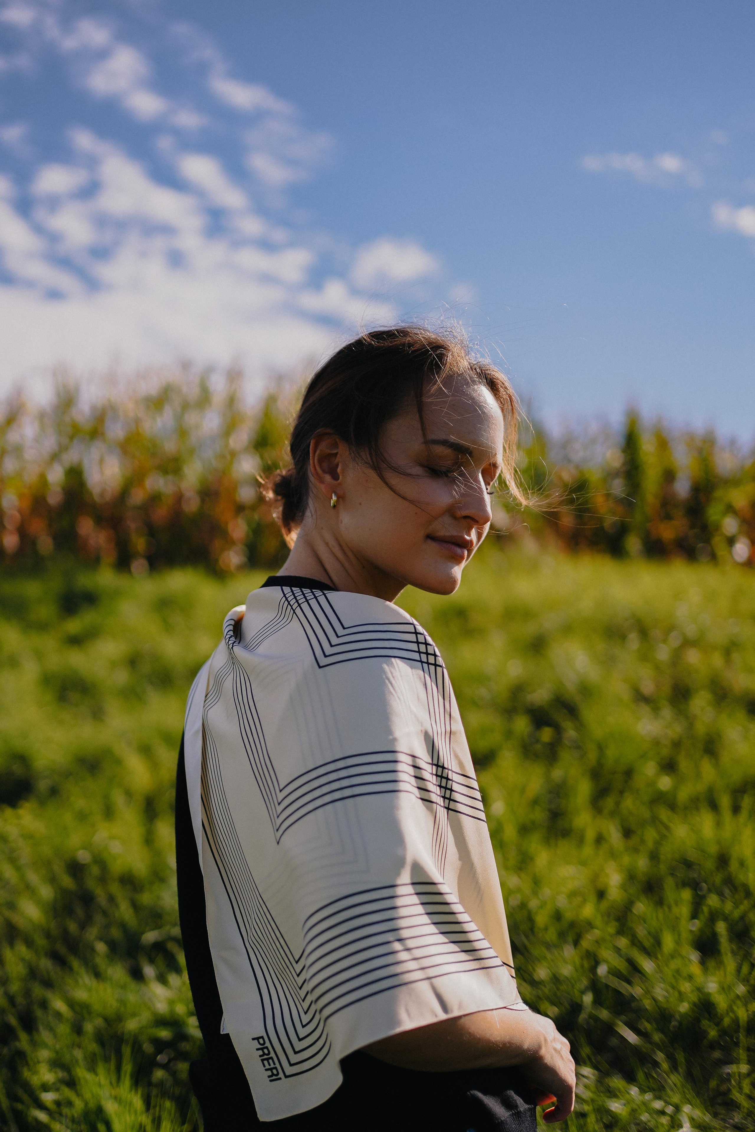 “Summer mood”. Editorial for https://preri.com/. Julia Pelikánová | Portrait and content photographer in Prague