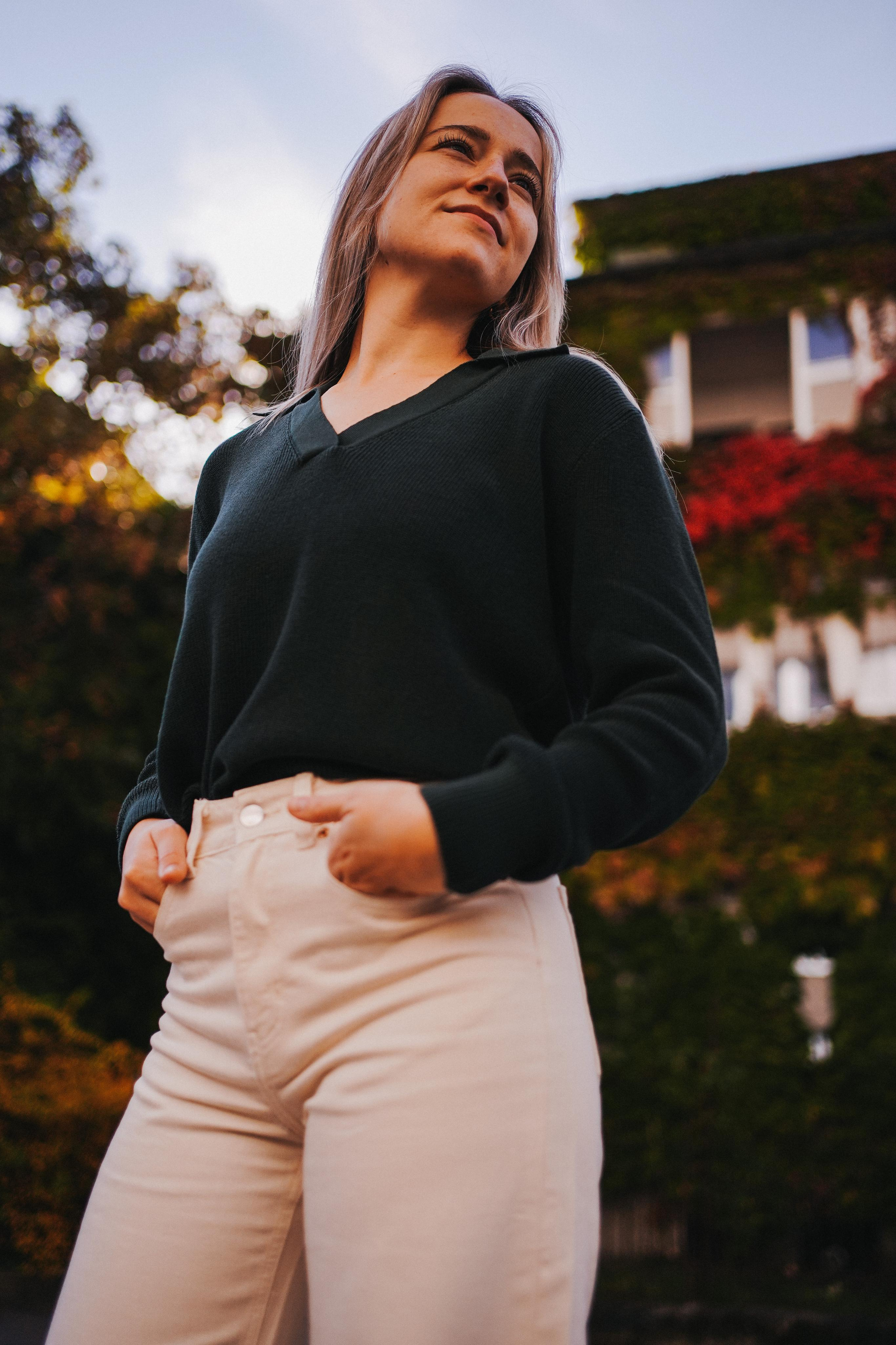 “In the town”. Editorial for https://preri.com/. Julia Pelikánová | Portrait and content photographer in Prague