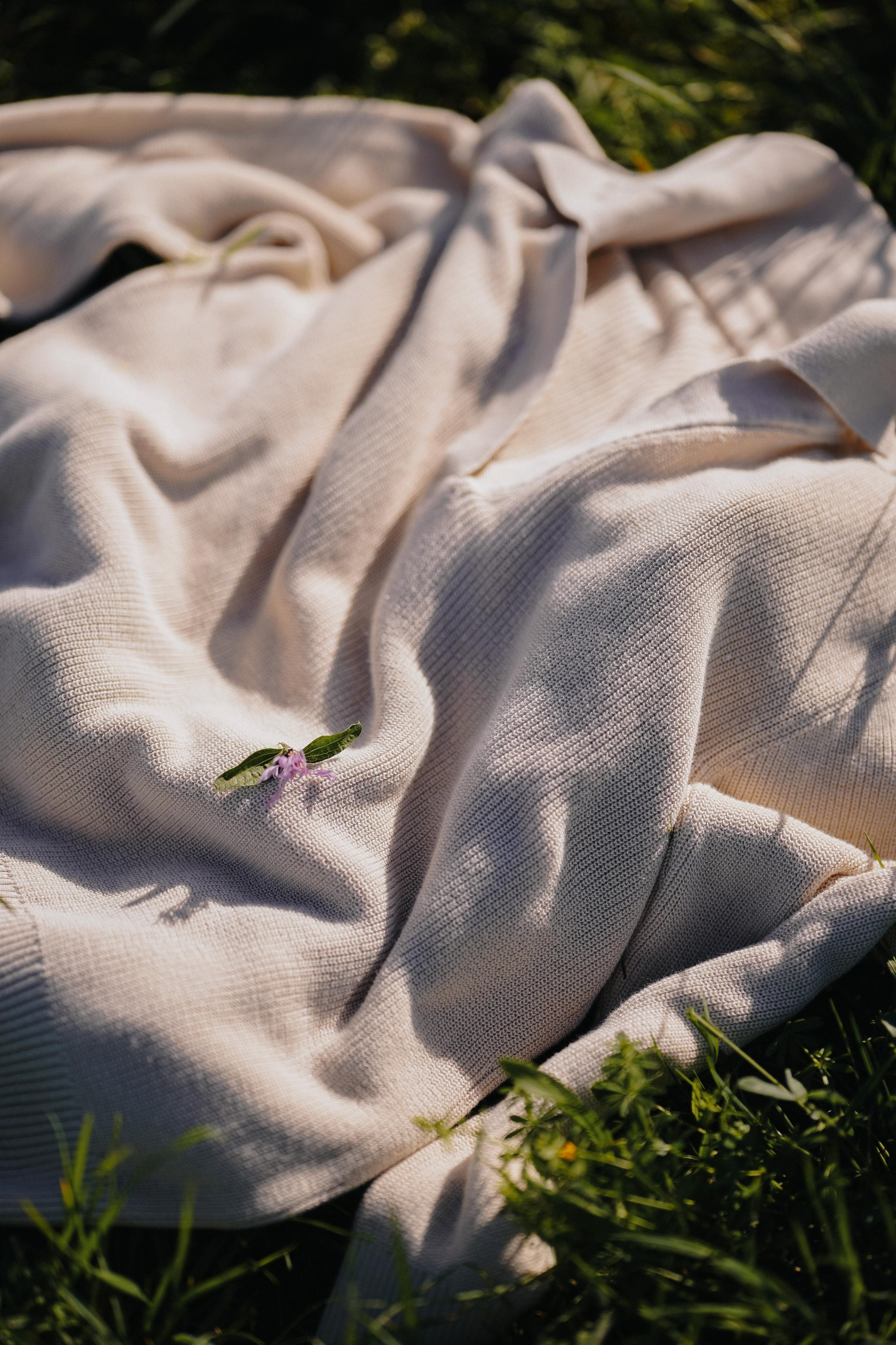 Product pictures for “Preri” organic fashion brand. Julia Pelikánová | Portrait and content photographer in Prague