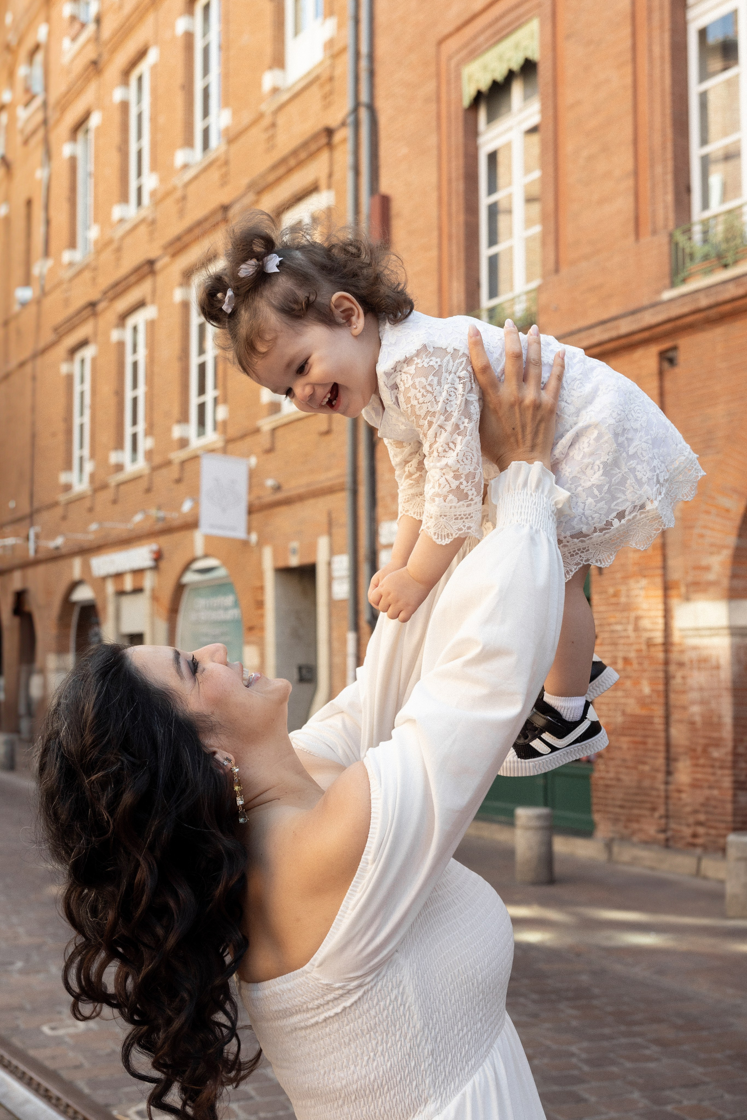 Family photo session in Toulouse. Eugenie Smirnova — wedding, corporate and lifestyle photographer in Toulouse and Southwest France
