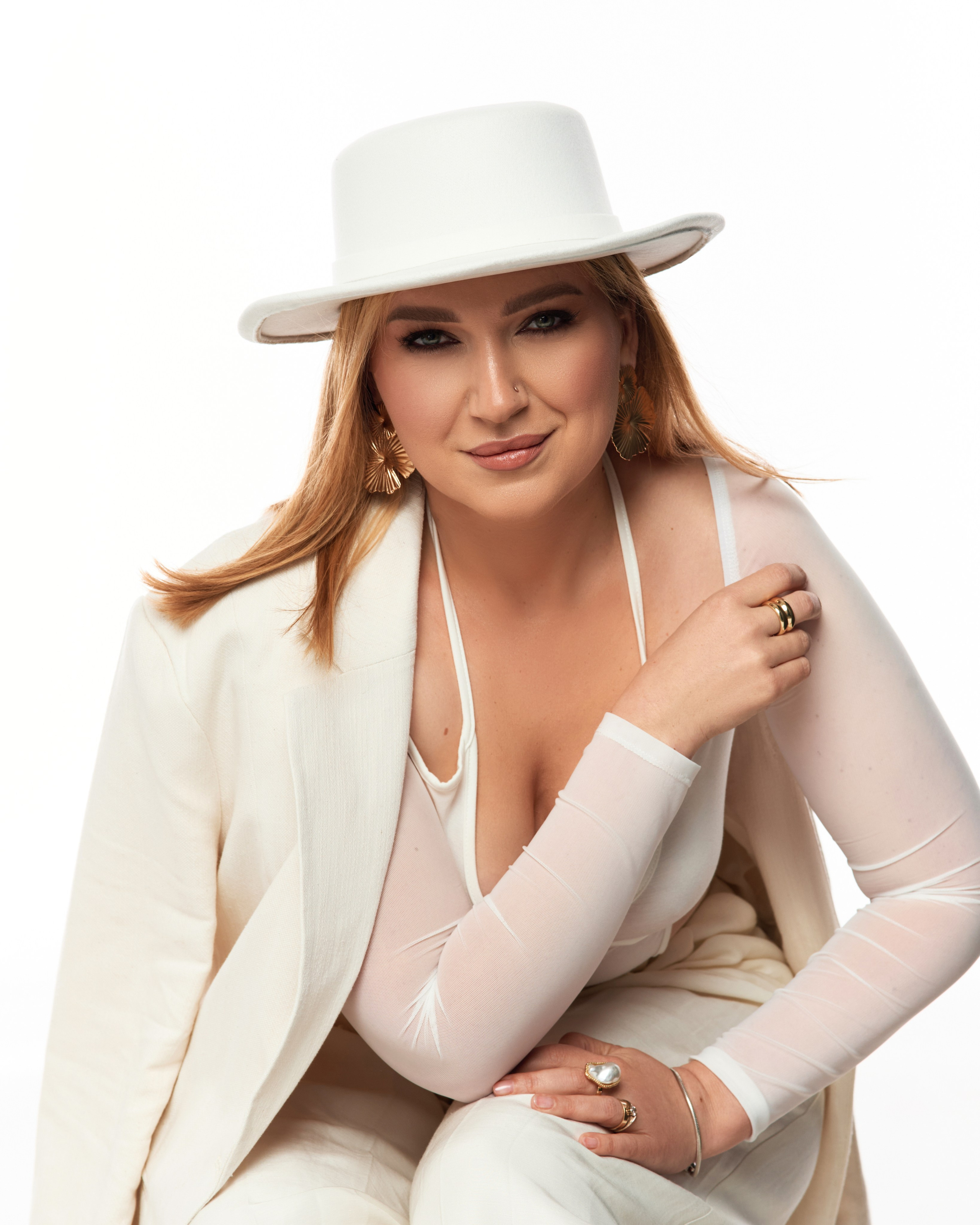 Kreatywna sesja zdjęciowa w studio dla Roksolany – profesjonalne zdjęcia portretowe. Portrait & Fashion Photographer | Сannes, Paris, Monaco, Dubai, Kyiv — - Alisa Postnykova