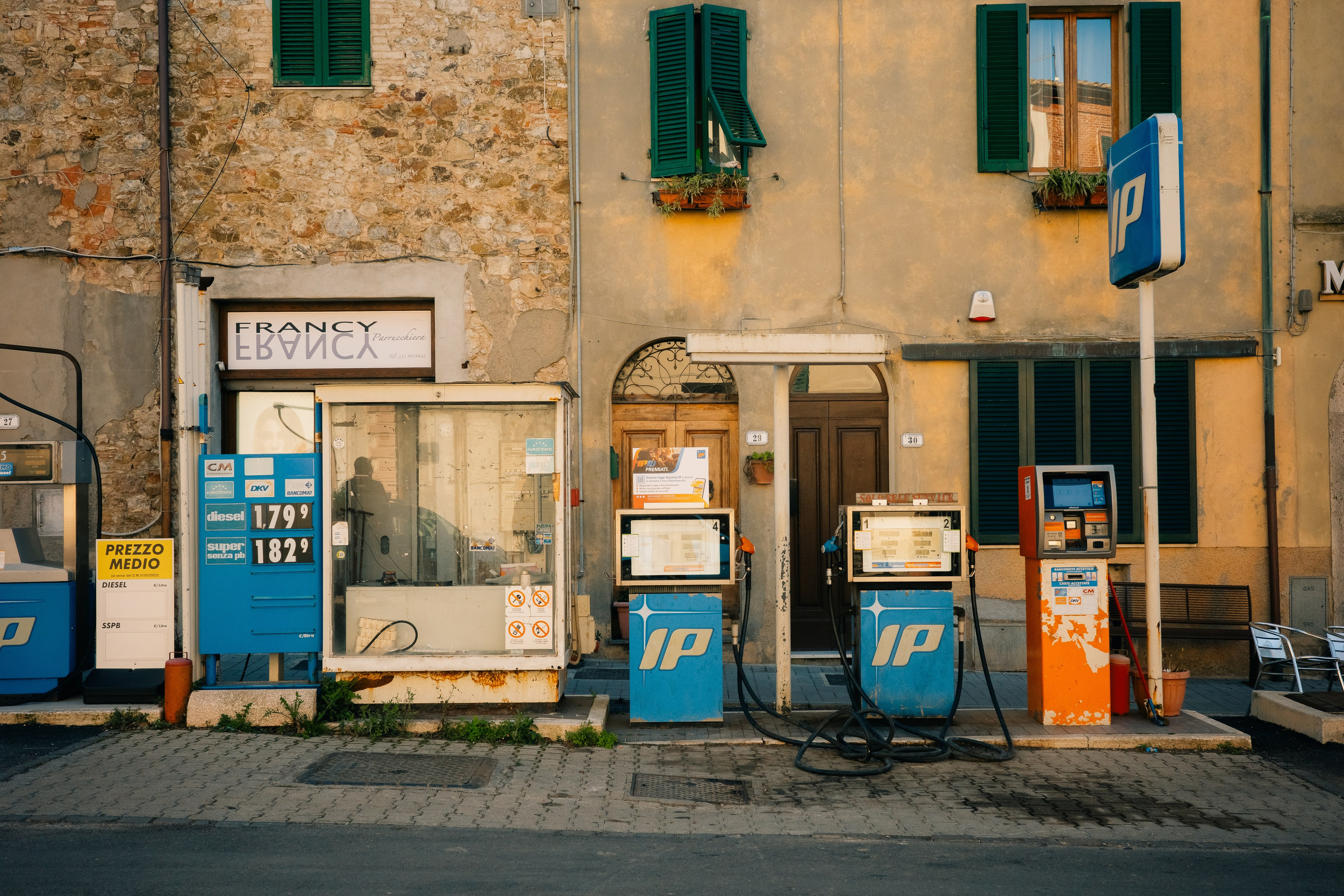 Street. Maria Sher. Professional photographer from Porto, Portugal