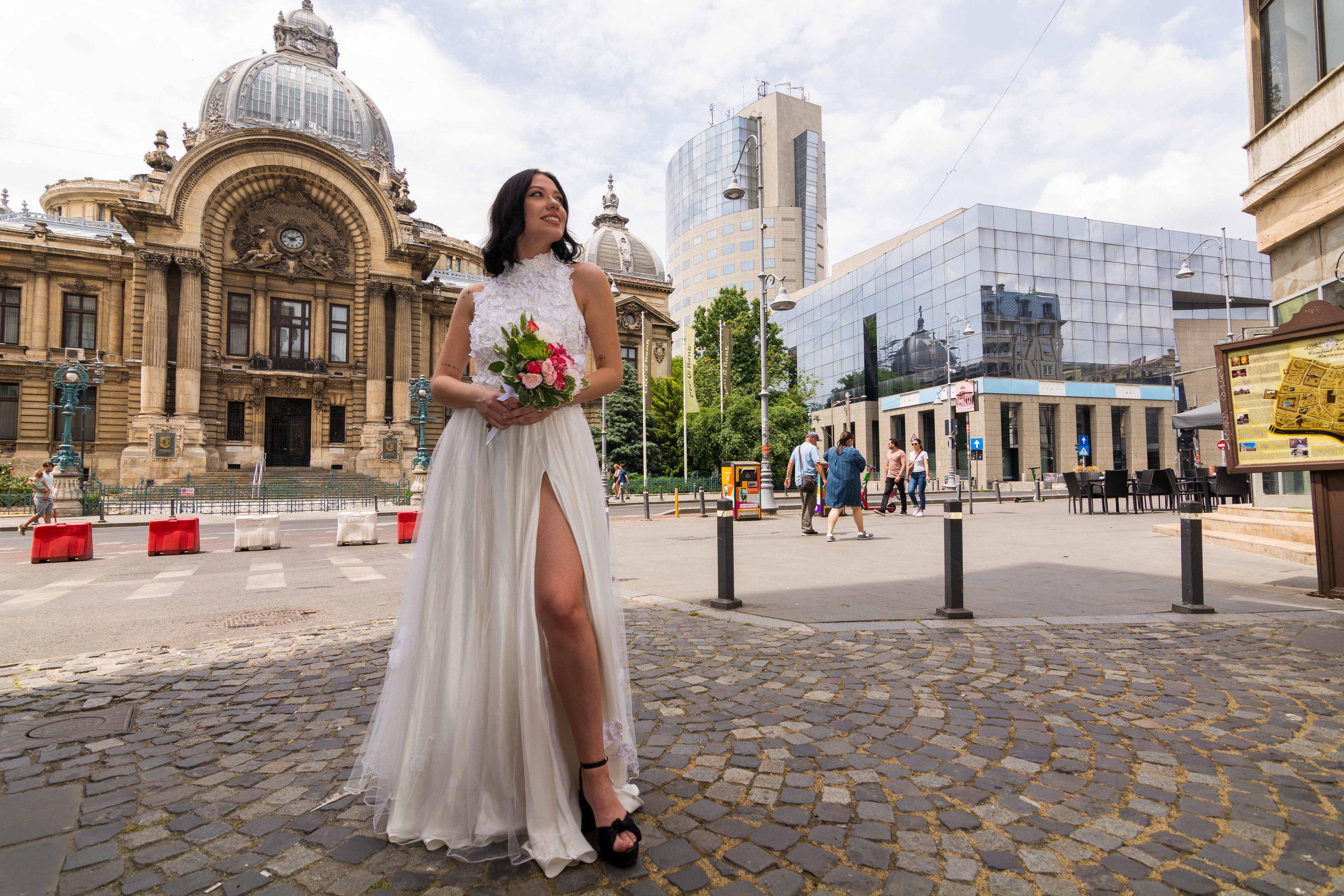 Trash the dress, sedinta foto nunta, centrul vechi, sedinta foto centru vechi, sedinta foto Bucuresti, fotograf nunta Bucuresti, fotograf profesionist centrul vechi, sedinta foto after wedding, Idei pentru ședința foto Trash the dress, locații ședință foto trash the dress în România, sedinta foto dupa nunta, pachet foto “TRASH THE DRESS", After wedding