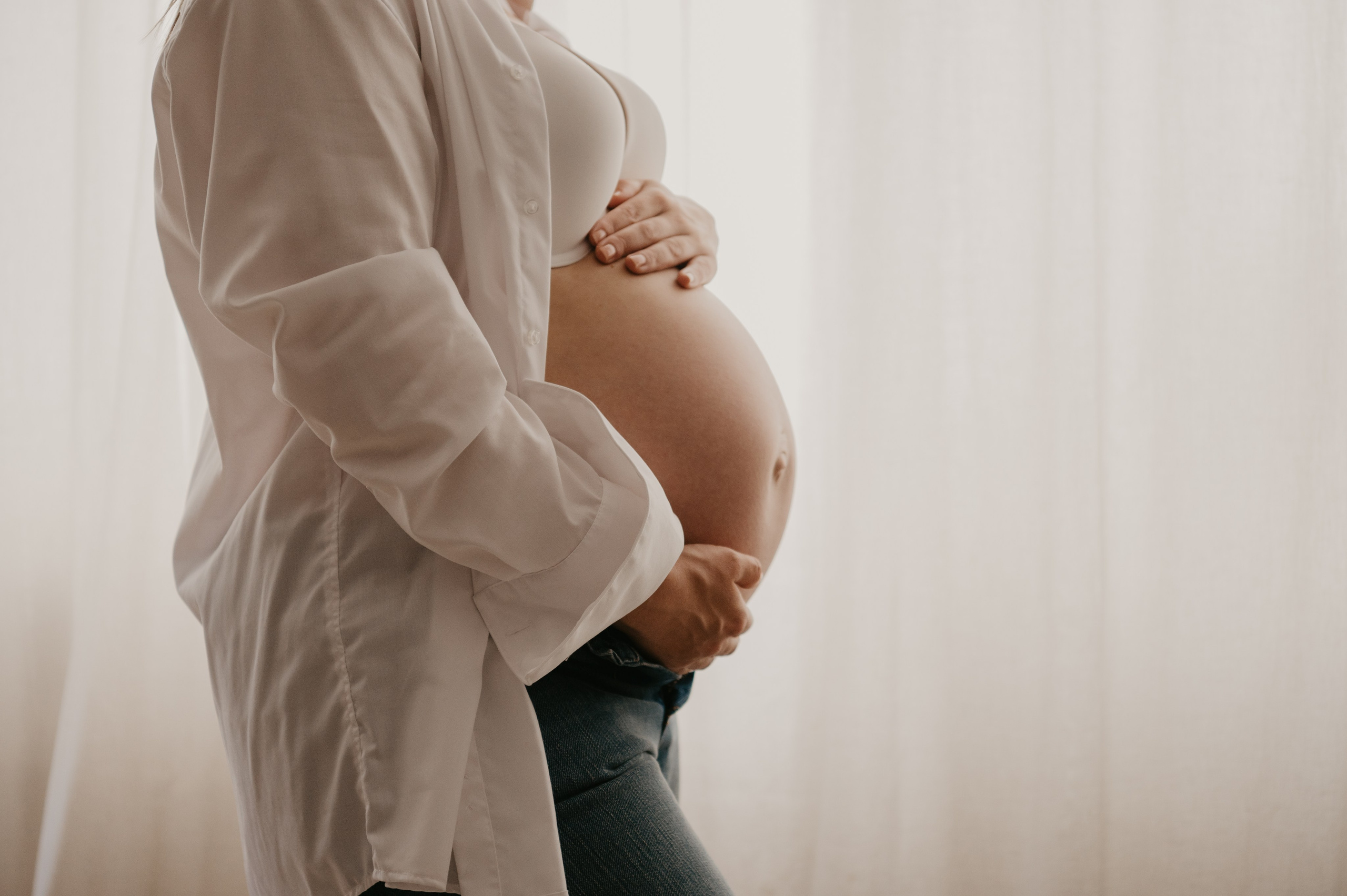 Hayley. Maternity Newborn and Family photographer Hamburg Claire Hambley