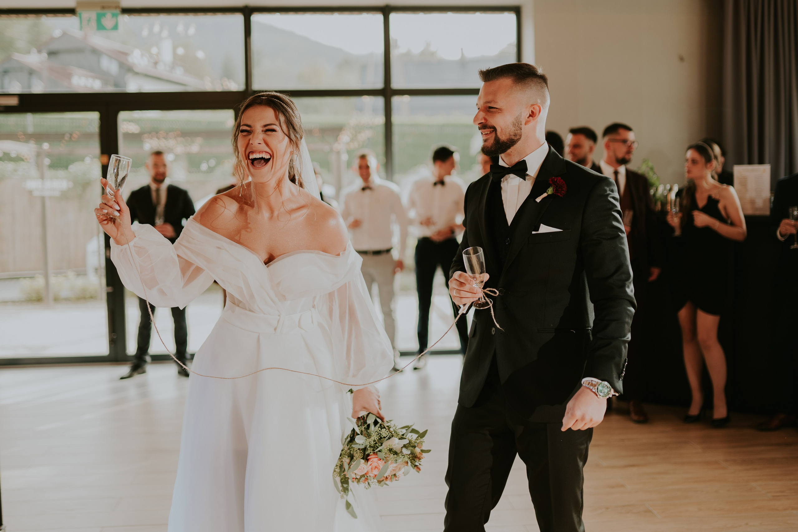 Sala Koralowa w Jaworzu: Opowieść o ślubie Nikoli i Kacpra. Karkowskafoto - fotografia miłości