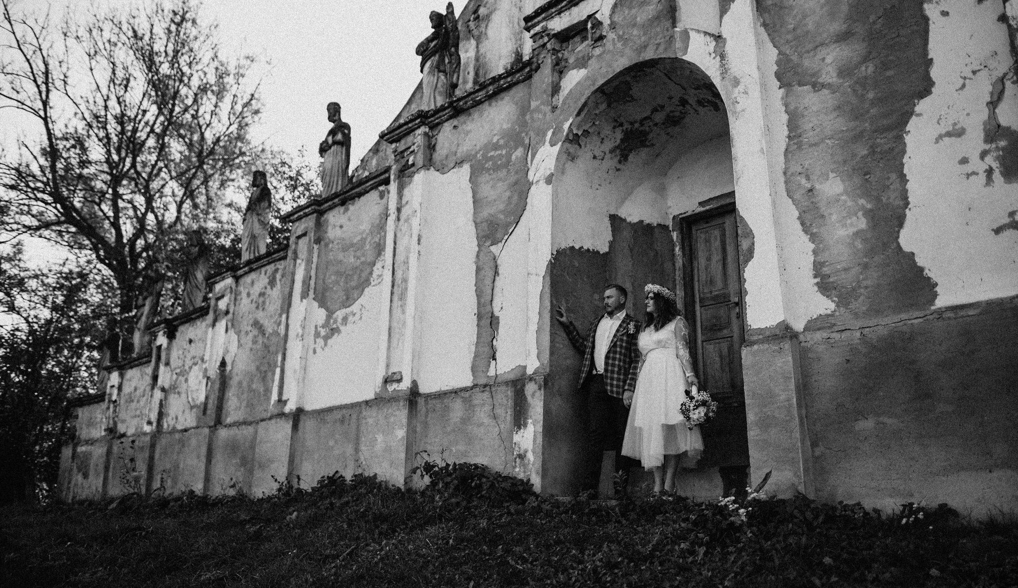 Fotograf profesionist de nuntă. Cu o abordare creativă și tehnici unice, spunem povestea voastră prin imagini pline de iubire și naturalețe. Descoperă arta fotografiei de nuntă . Fotograf Iasi, fotograf de nunta Suceava. Fotografii de nuntă. Pachet fotografii de nuntă. Fotograf Iasi, fotograf Suceava, fotograf Botosani, fotograf Romania. Servicii foto nuntă. Servicii foto-video.