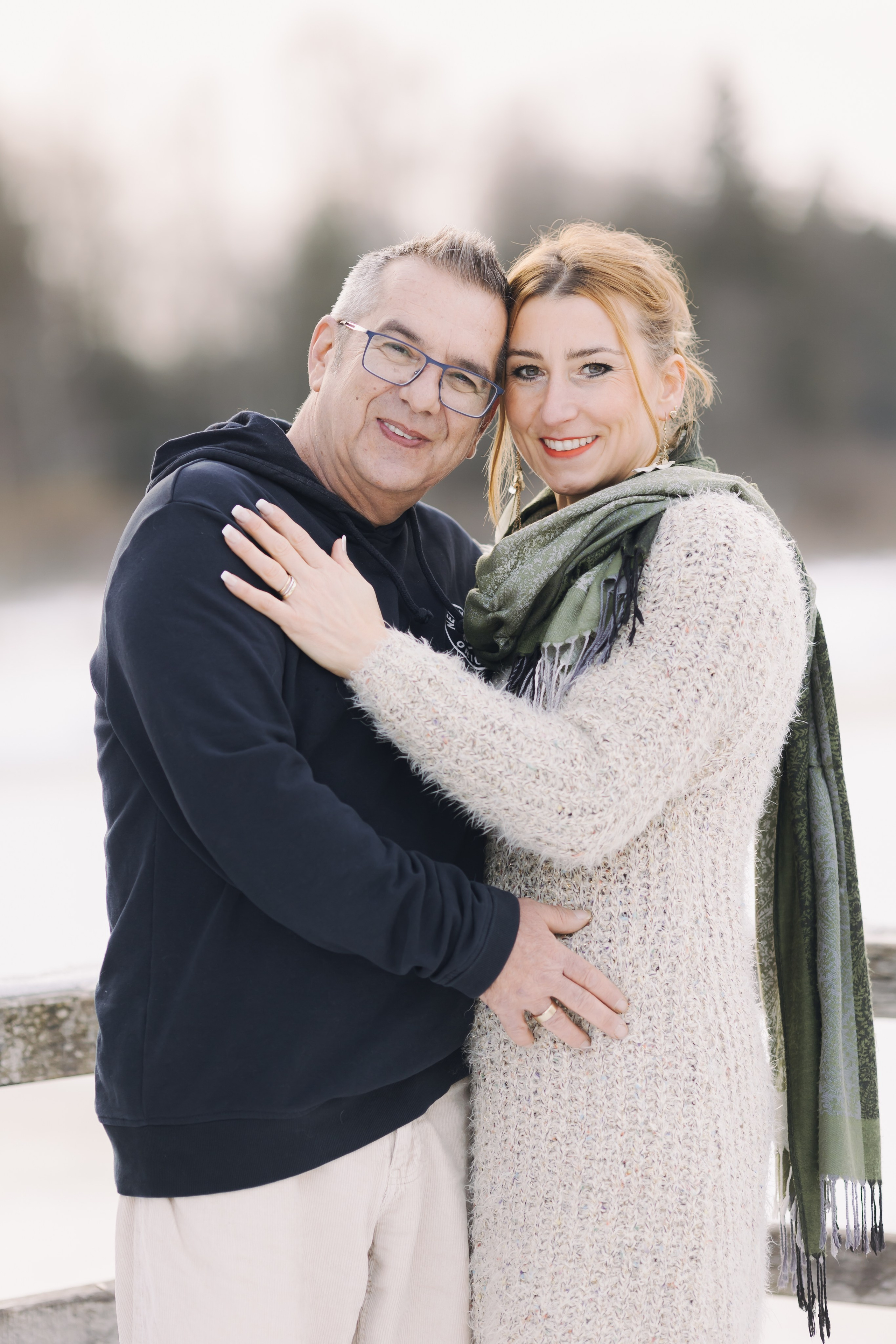 Weihnachts-Fotoshooting im Freien. Adelya Tomin