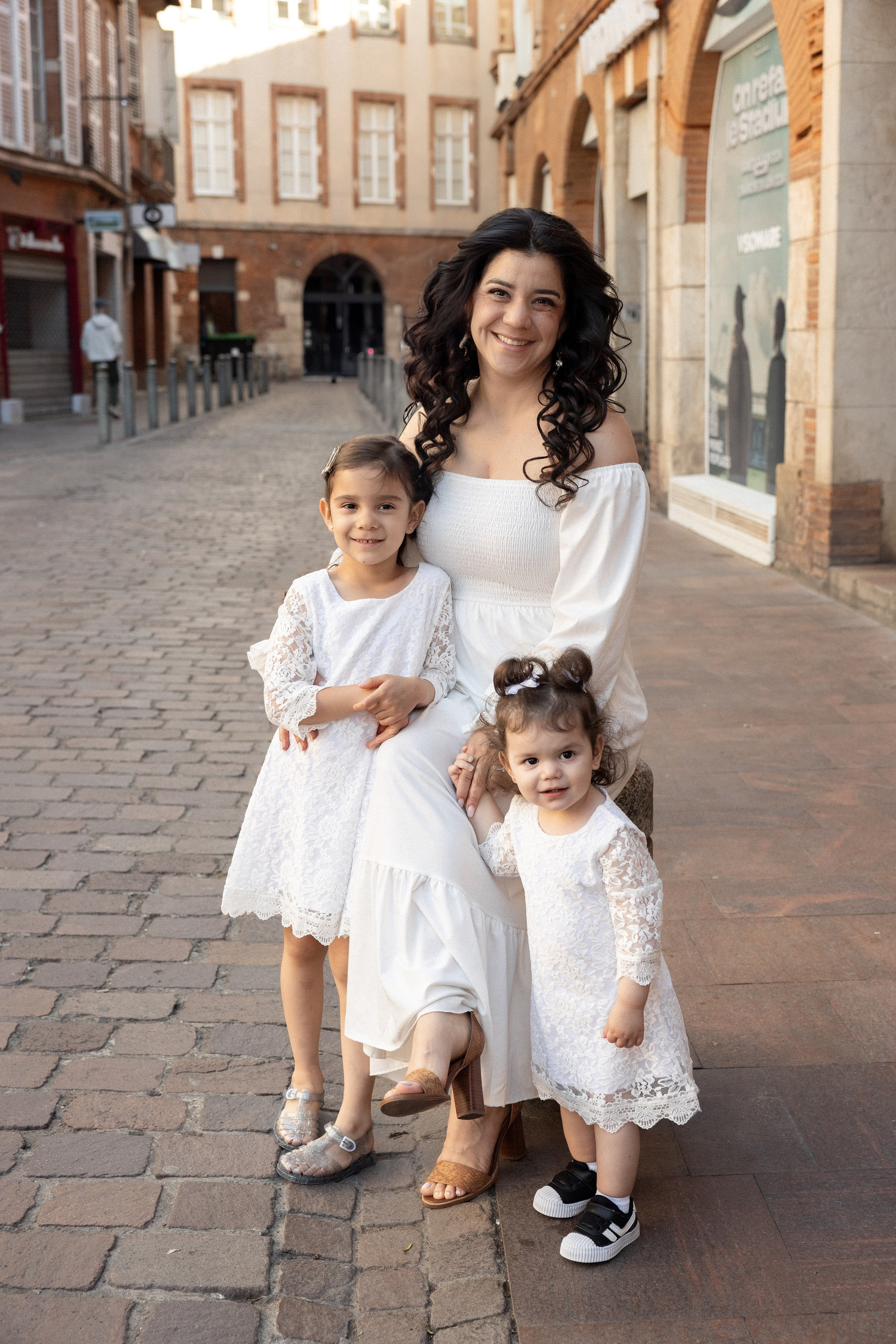 Family photo session in Toulouse. Eugenie Smirnova — wedding, corporate and lifestyle photographer in Toulouse and Southwest France