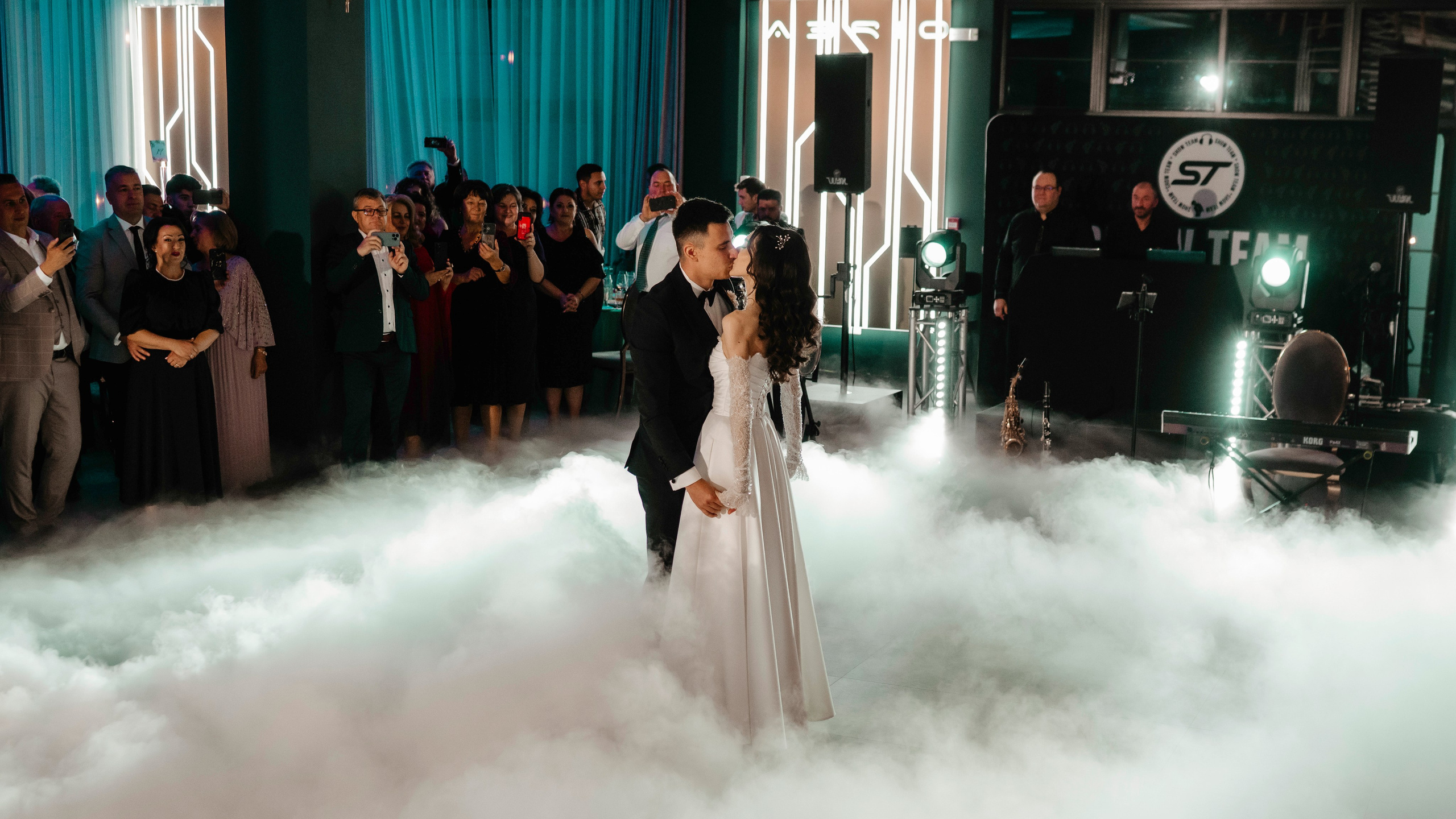 🤎 I o a n a  & D a n i e l — Wedding Day Preview. Wedding & Family Photographer