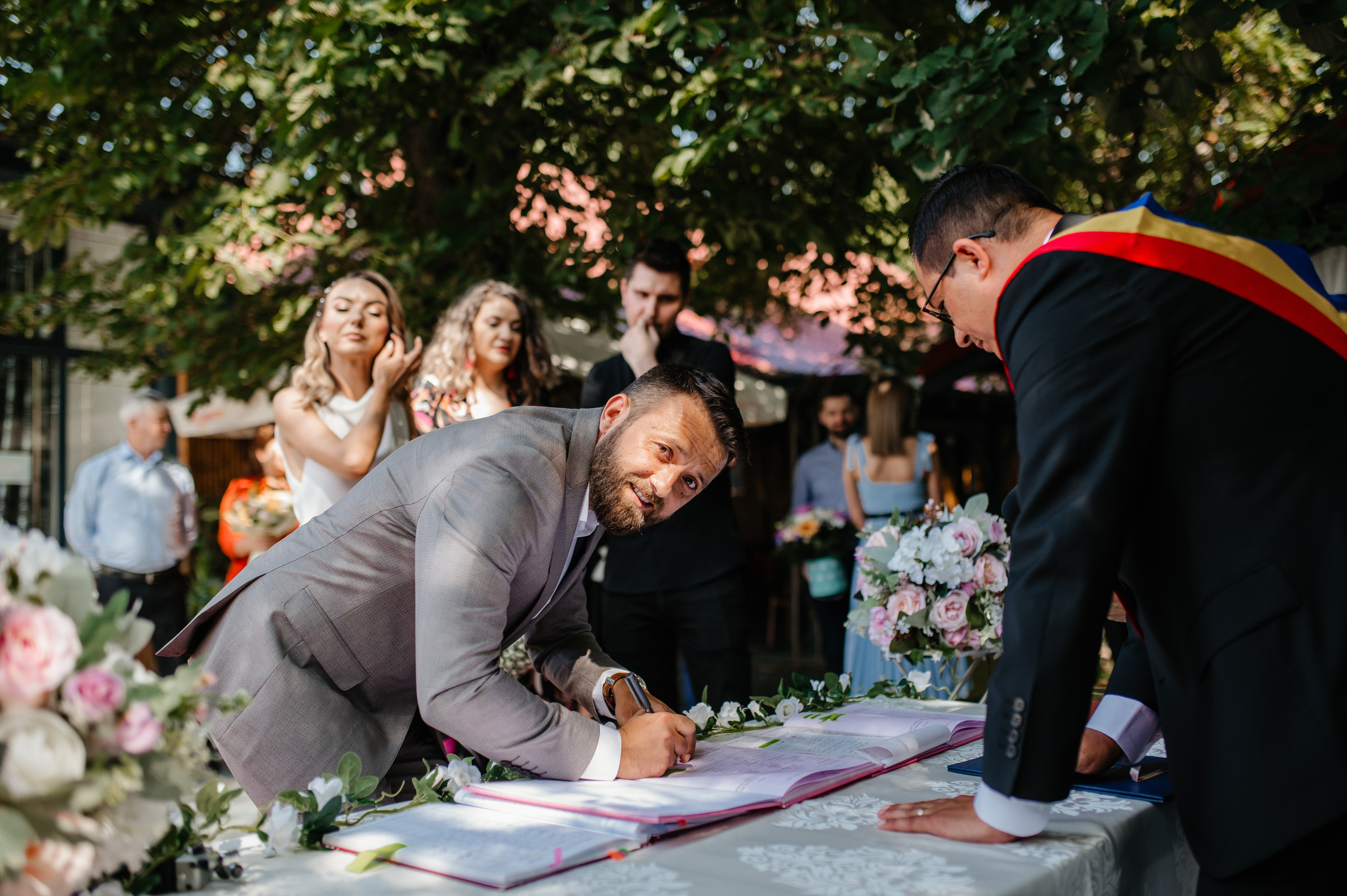 Cununie civila in aer liber si sedinta foto de cuplu. Proud Vision Weddings | Wedding Photography & Film — Servicii profesionale Foto Video Nunta Iasi