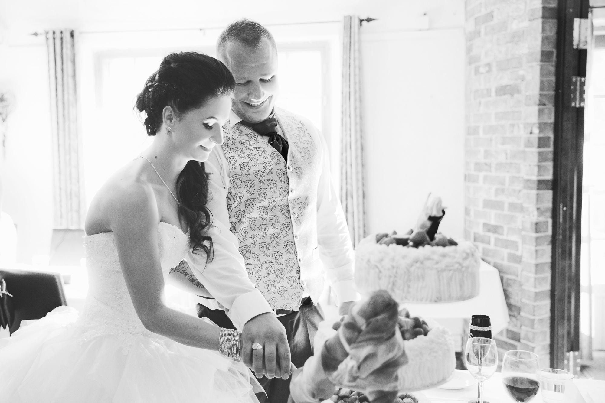 Kira&Mika, hääkuvaus Temppeliaukion kirkko, Vanha Viilatehdas