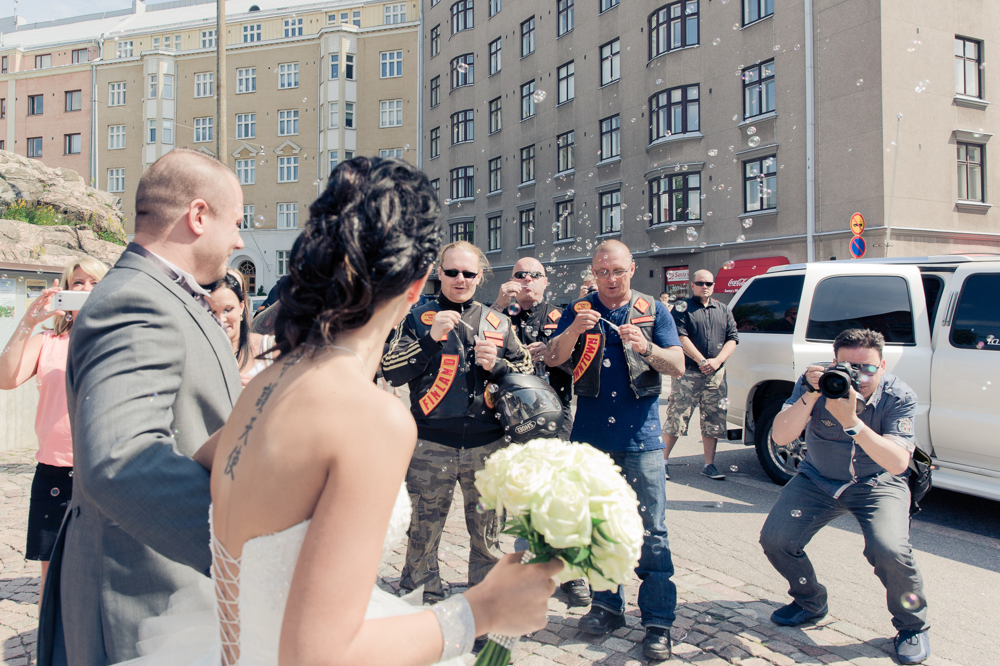 Kira&Mika, hääkuvaus Temppeliaukion kirkko, Vanha Viilatehdas