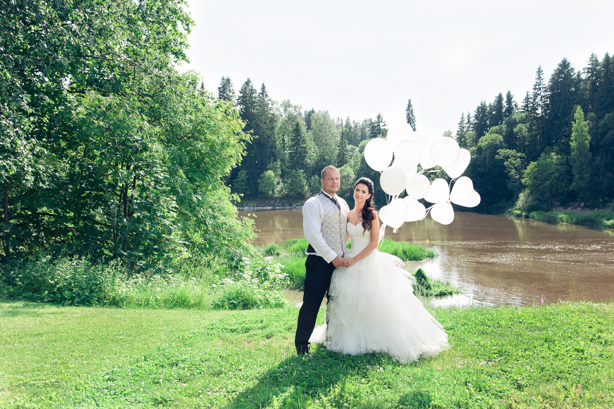 Kira&Mika, hääkuvaus Temppeliaukion kirkko, Vanha Viilatehdas