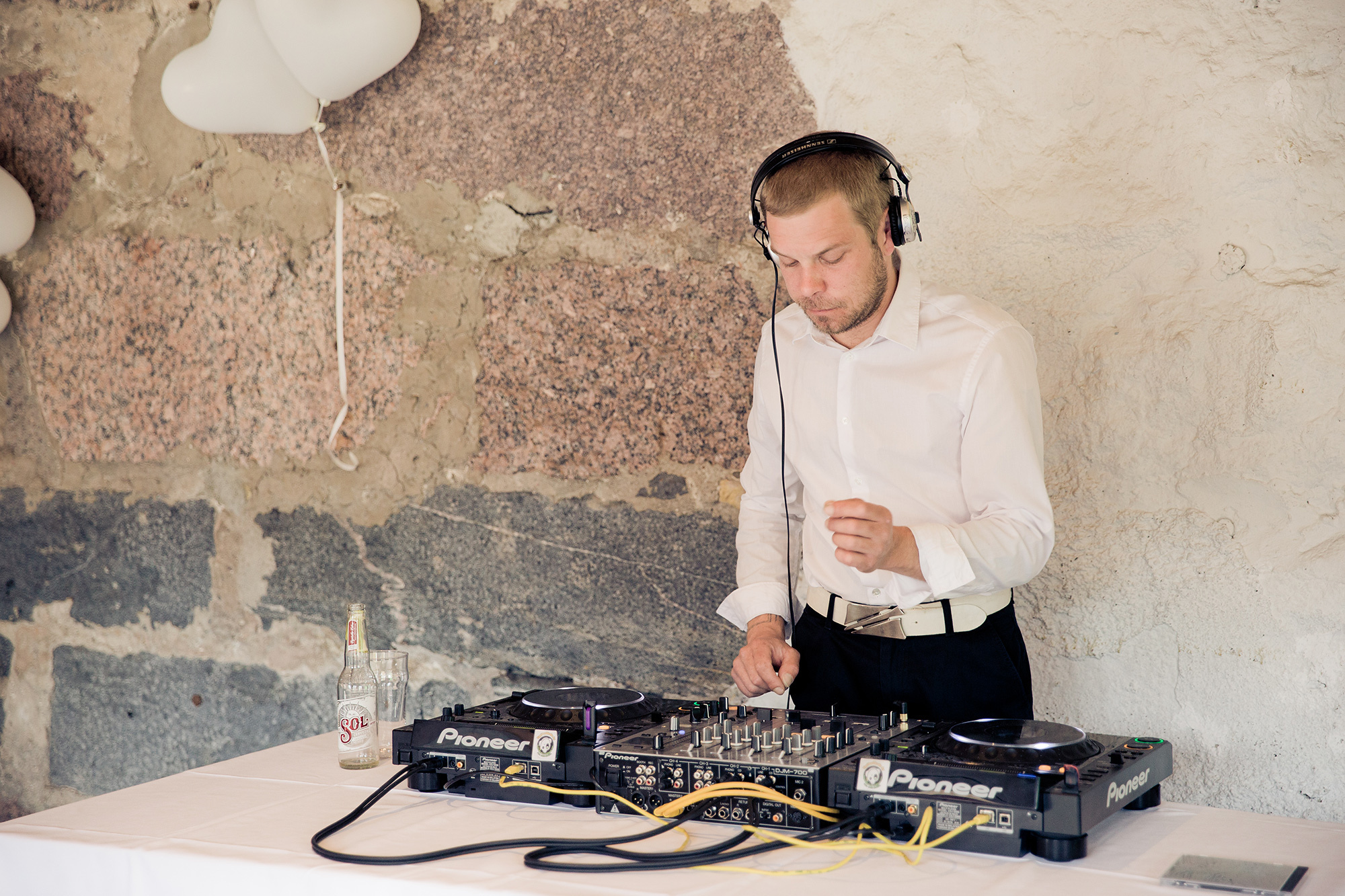 Kira&Mika, hääkuvaus Temppeliaukion kirkko, Vanha Viilatehdas