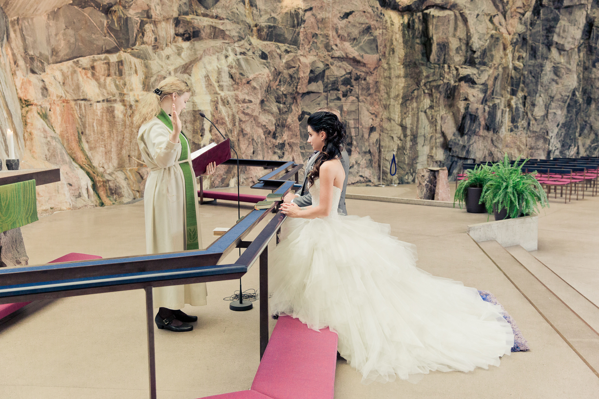 Kira&Mika, hääkuvaus Temppeliaukion kirkko, Vanha Viilatehdas