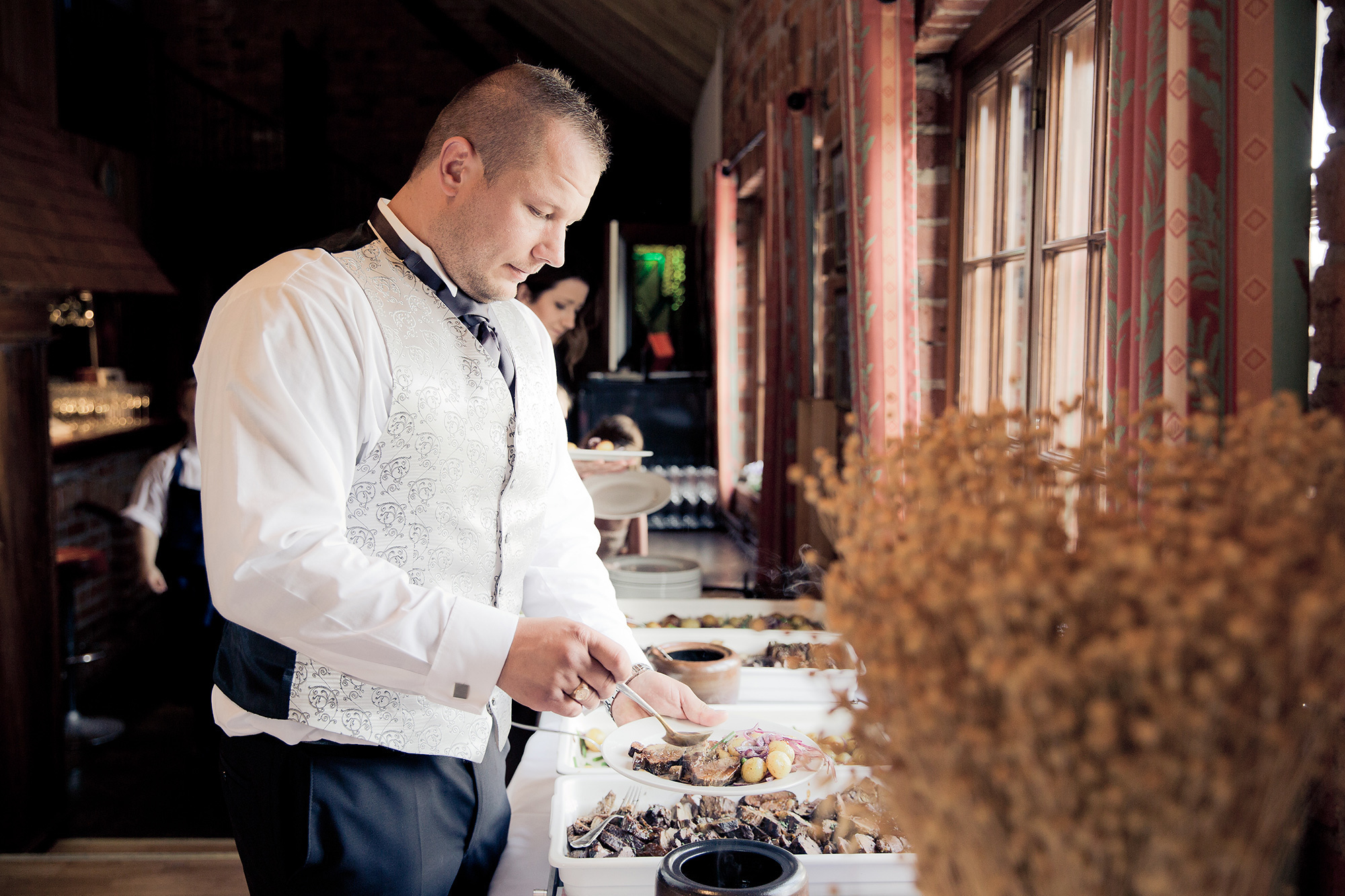 Kira&Mika, hääkuvaus Temppeliaukion kirkko, Vanha Viilatehdas