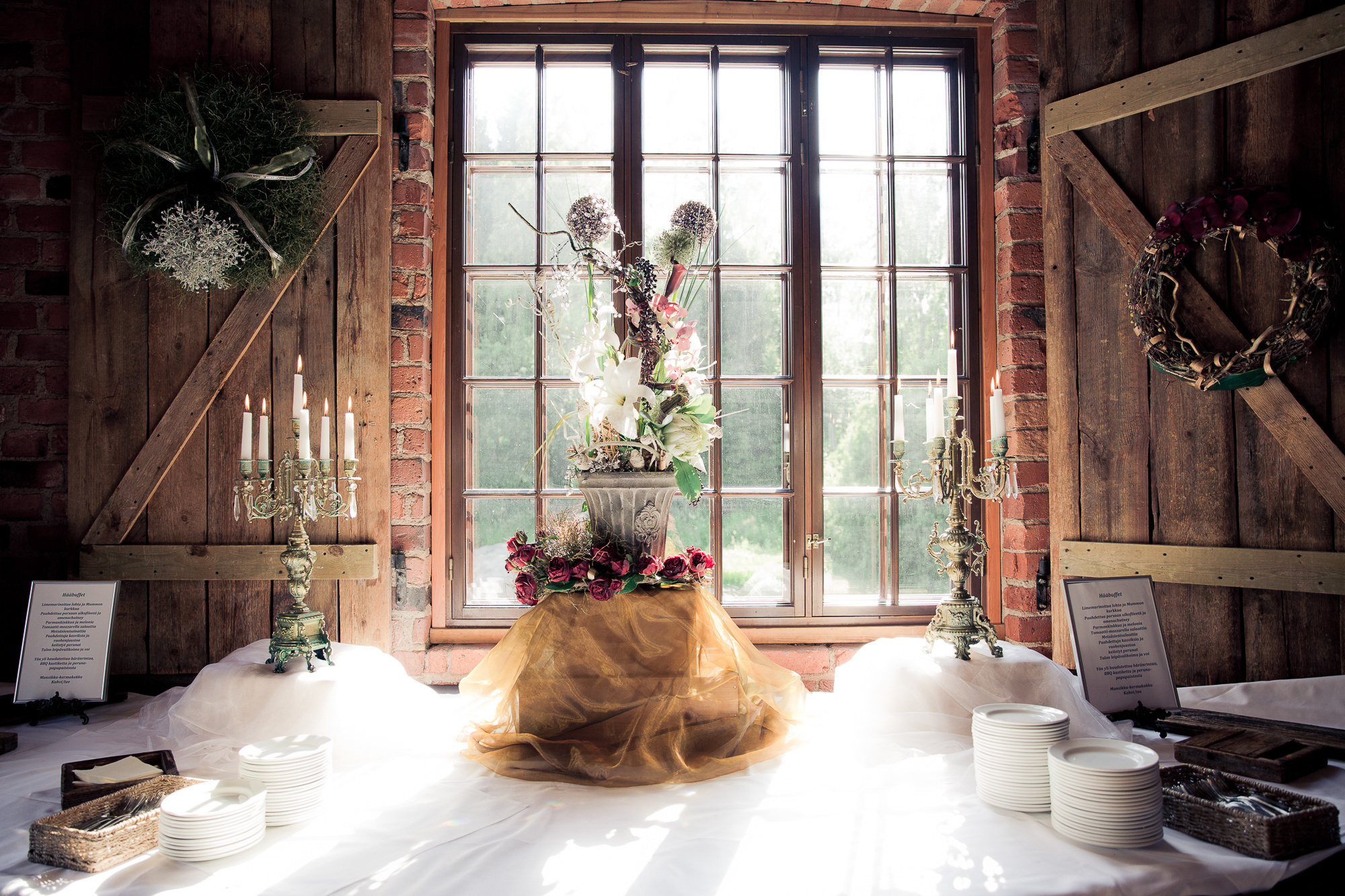 Kira&Mika, hääkuvaus Temppeliaukion kirkko, Vanha Viilatehdas