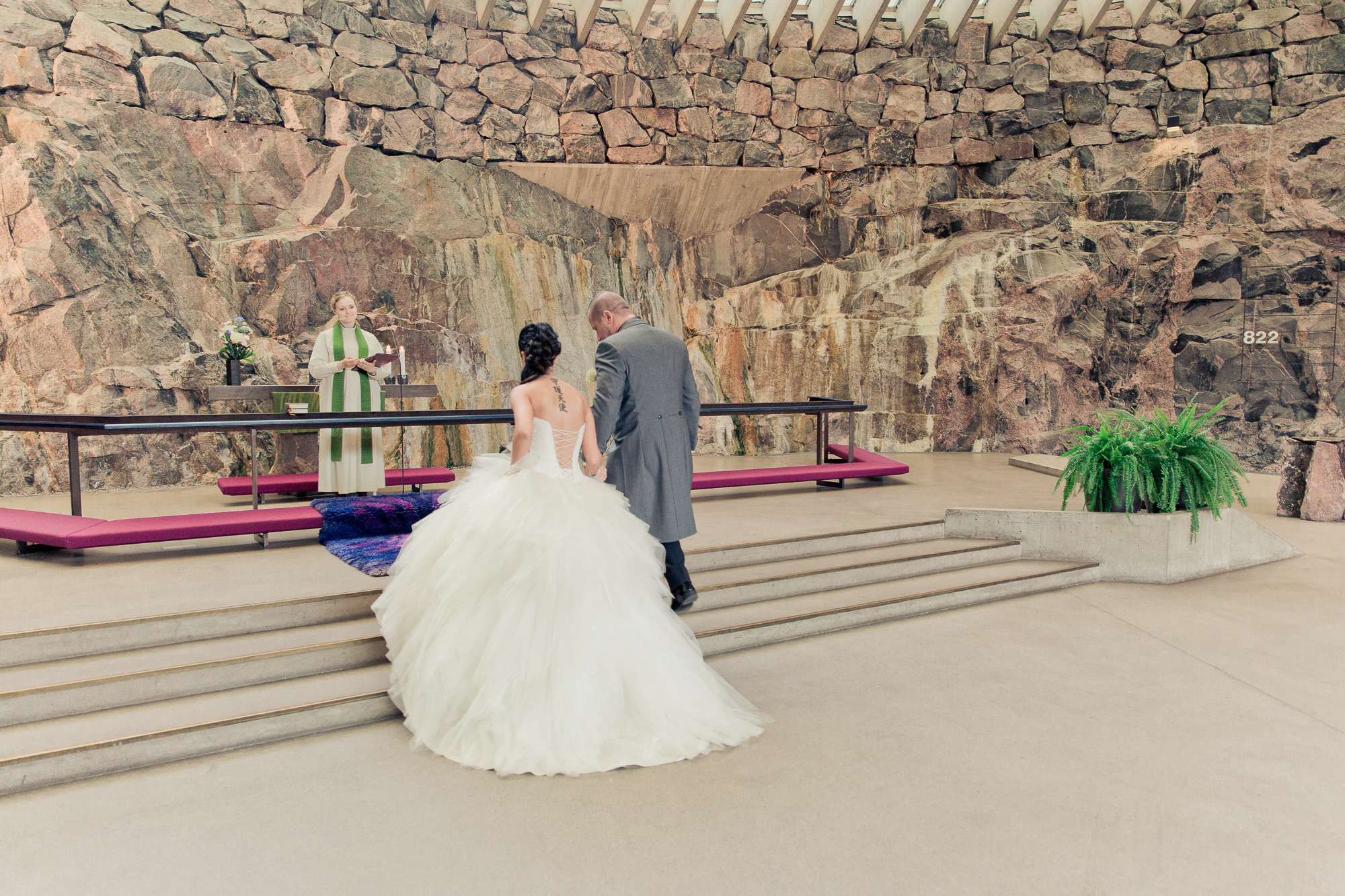 Kira&Mika, hääkuvaus Temppeliaukion kirkko, Vanha Viilatehdas