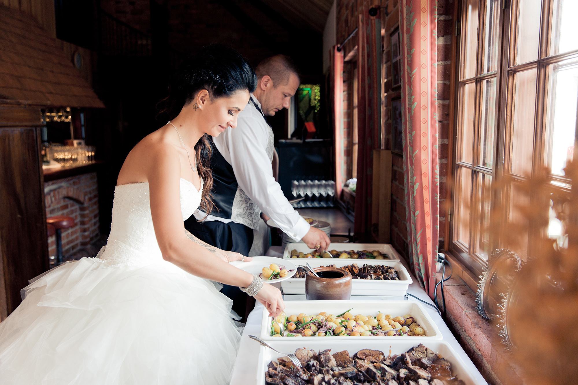 Kira&Mika, hääkuvaus Temppeliaukion kirkko, Vanha Viilatehdas