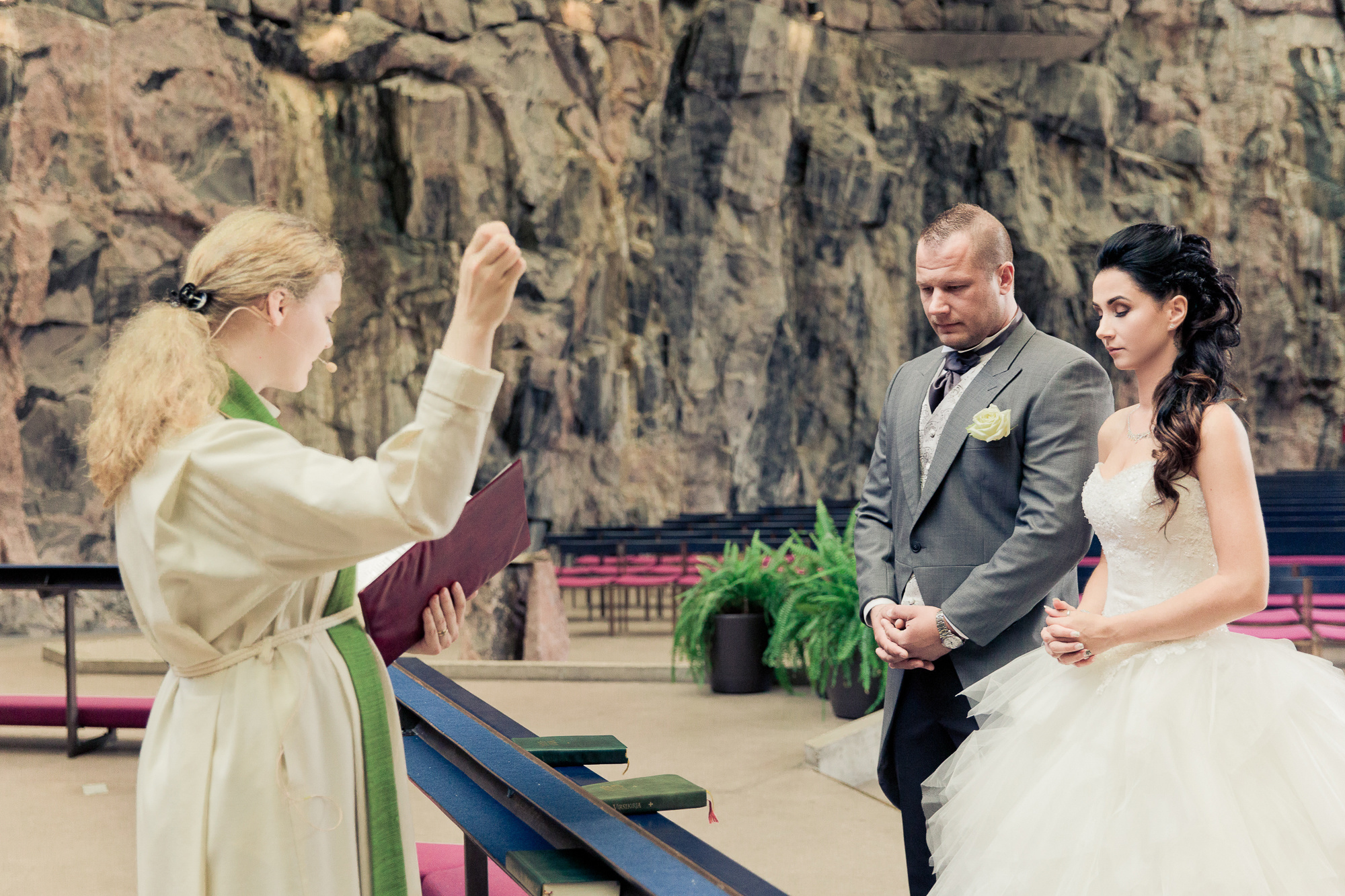 Kira&Mika, hääkuvaus Temppeliaukion kirkko, Vanha Viilatehdas