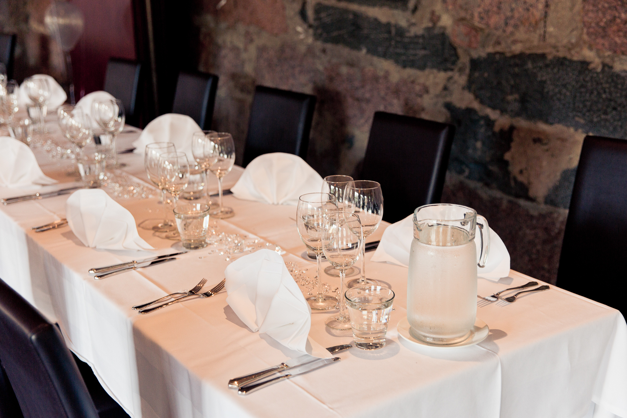 Kira&Mika, hääkuvaus Temppeliaukion kirkko, Vanha Viilatehdas