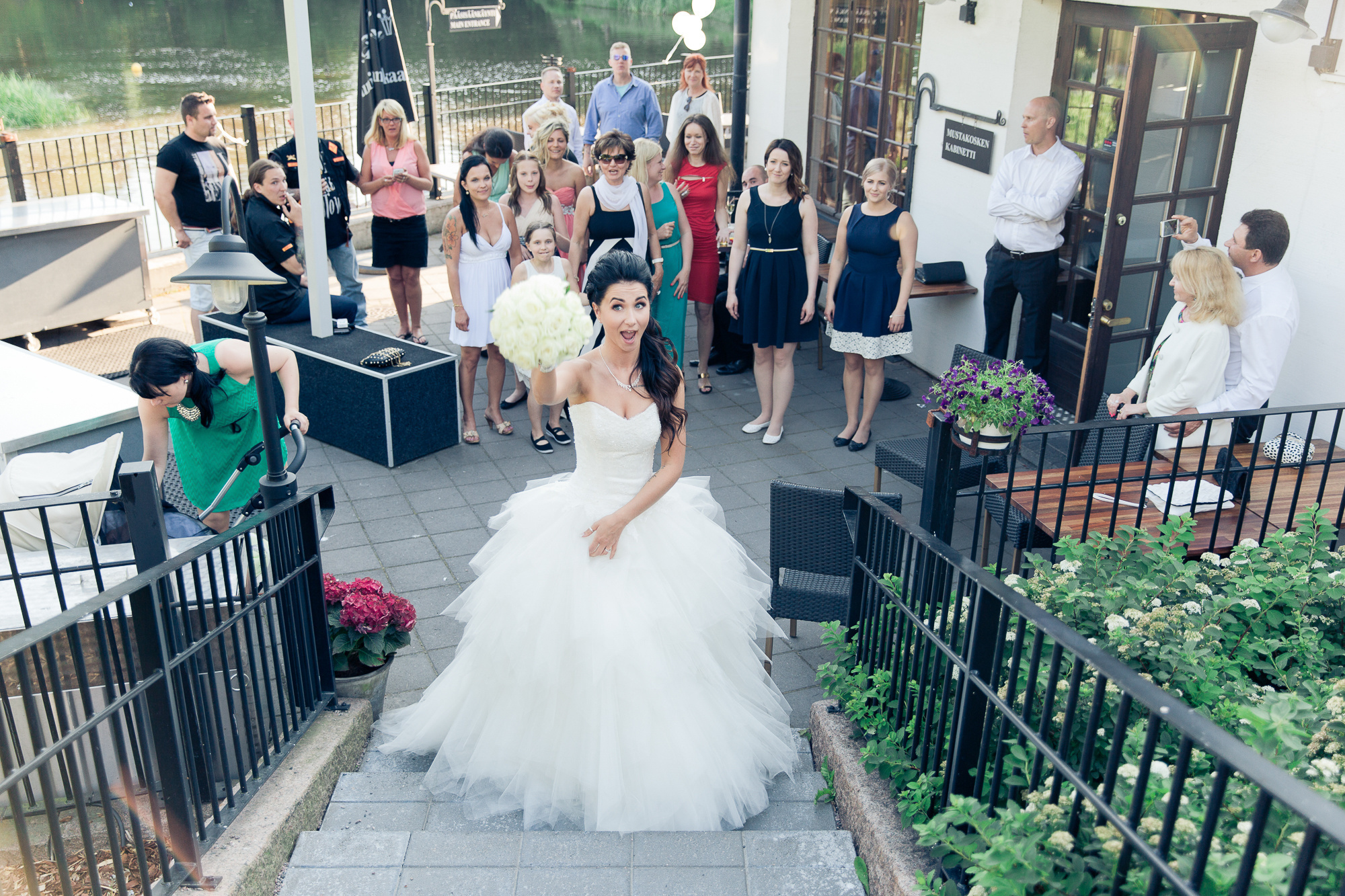 Kira&Mika, hääkuvaus Temppeliaukion kirkko, Vanha Viilatehdas