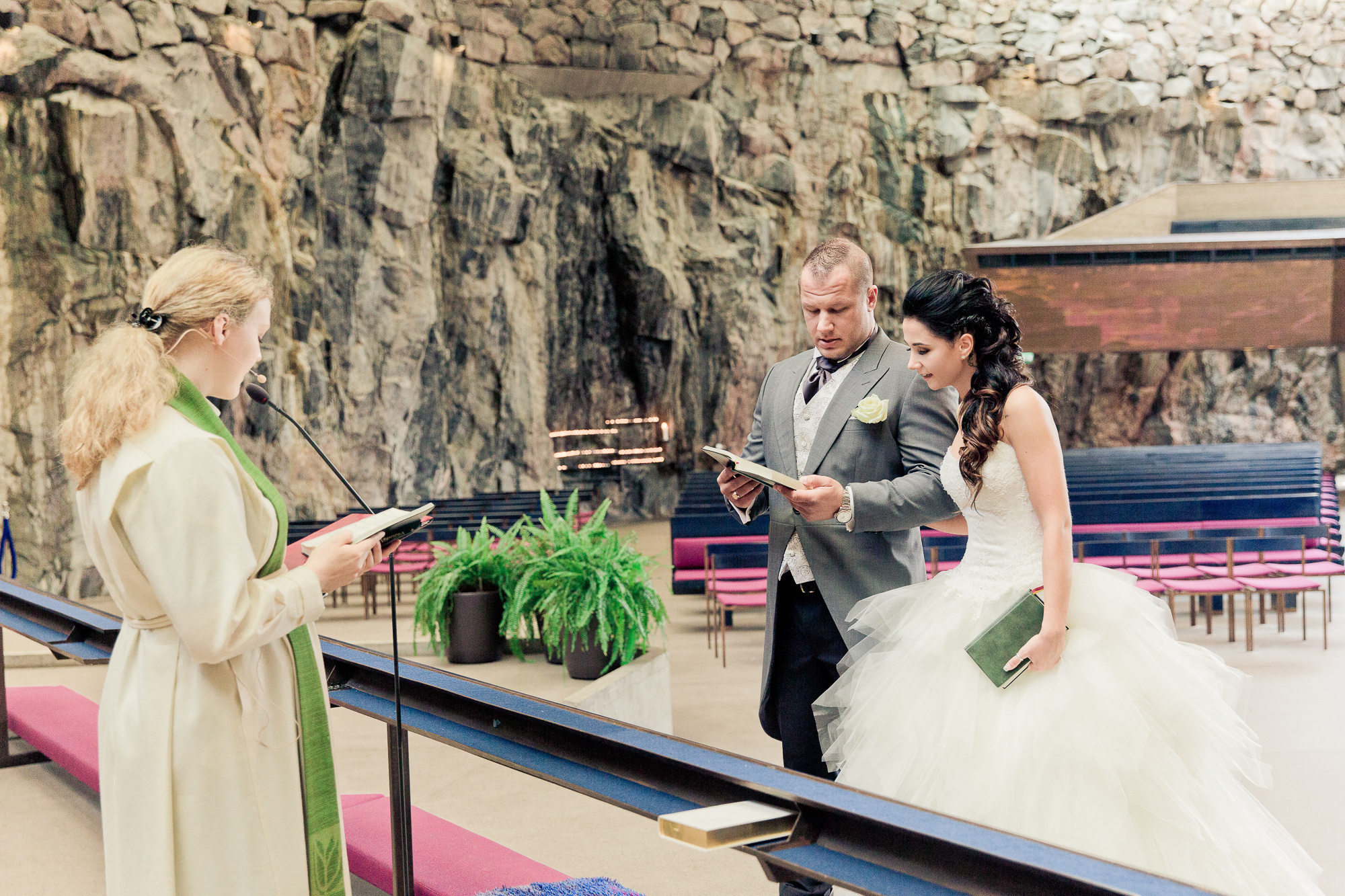 Kira&Mika, hääkuvaus Temppeliaukion kirkko, Vanha Viilatehdas