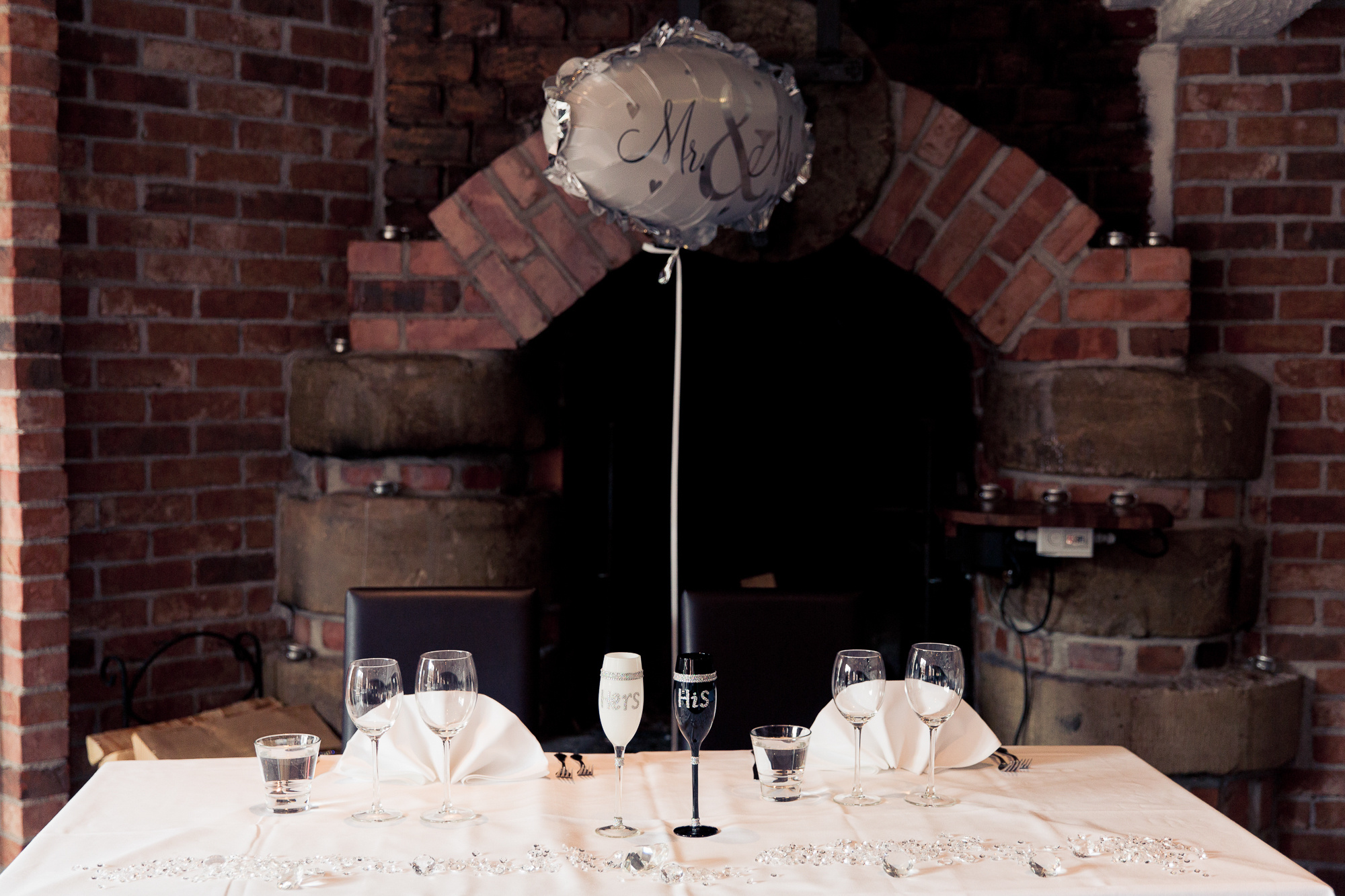 Kira&Mika, hääkuvaus Temppeliaukion kirkko, Vanha Viilatehdas