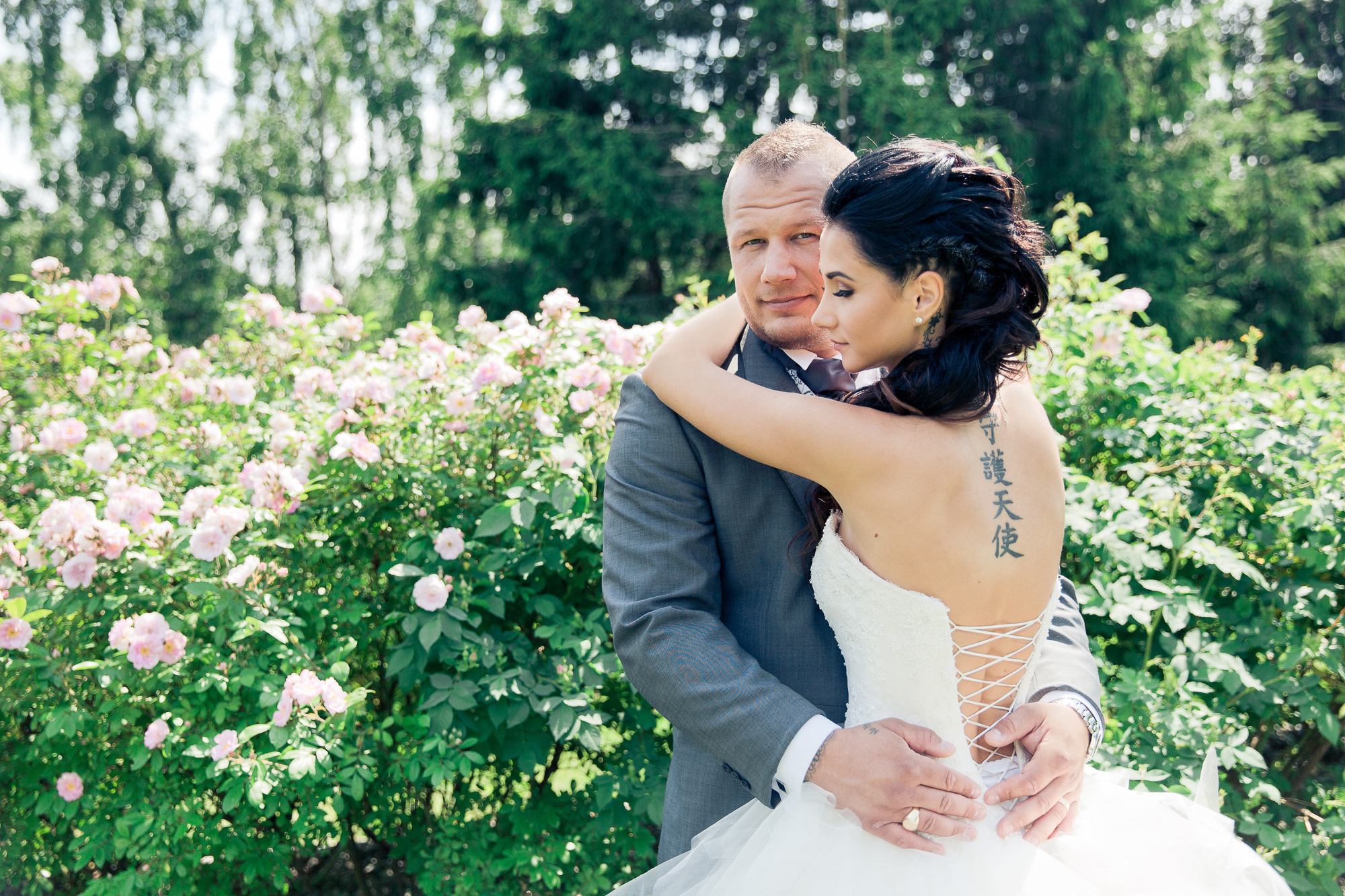 Kira&Mika, hääkuvaus Temppeliaukion kirkko, Vanha Viilatehdas