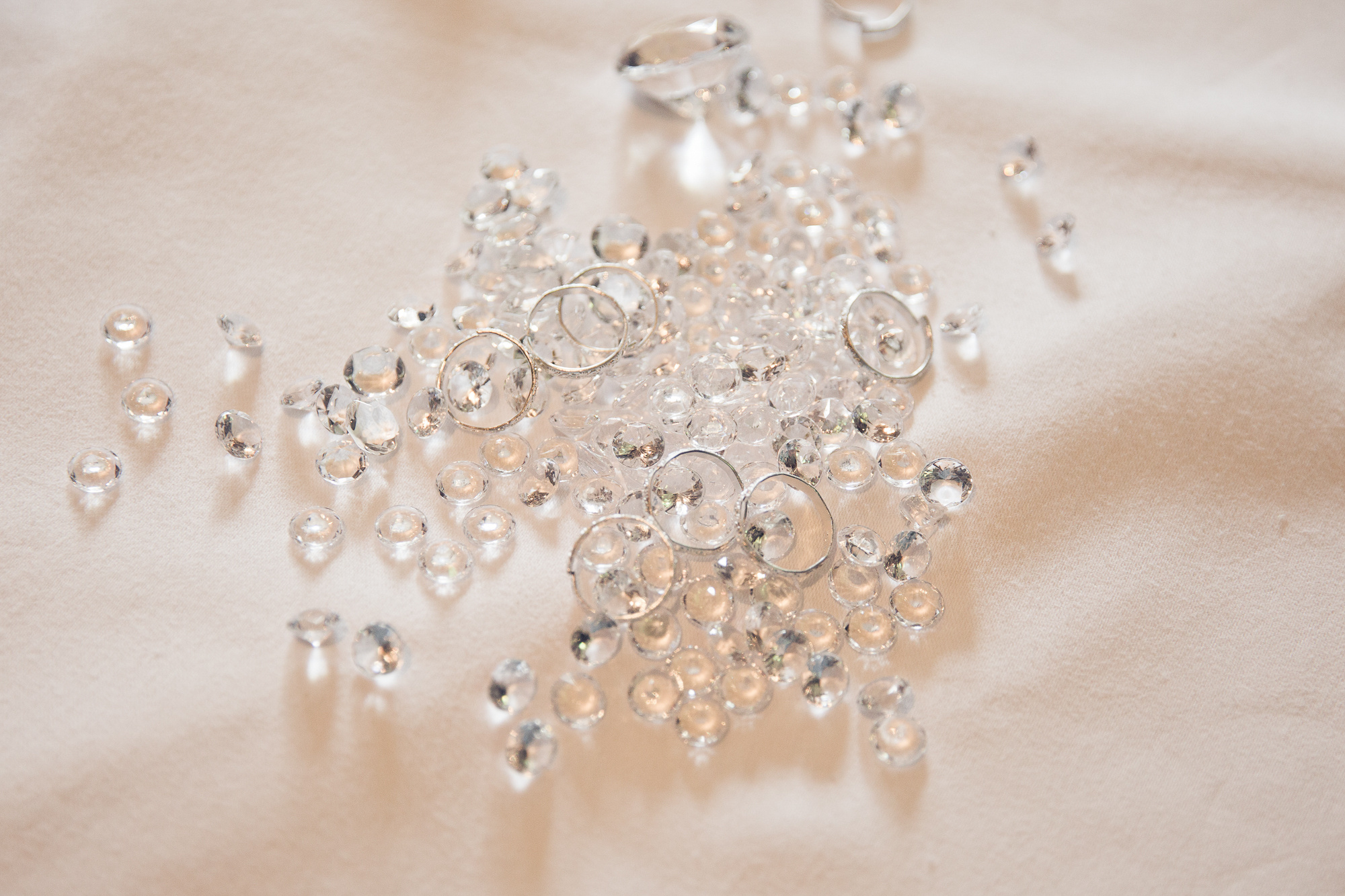 Kira&Mika, hääkuvaus Temppeliaukion kirkko, Vanha Viilatehdas