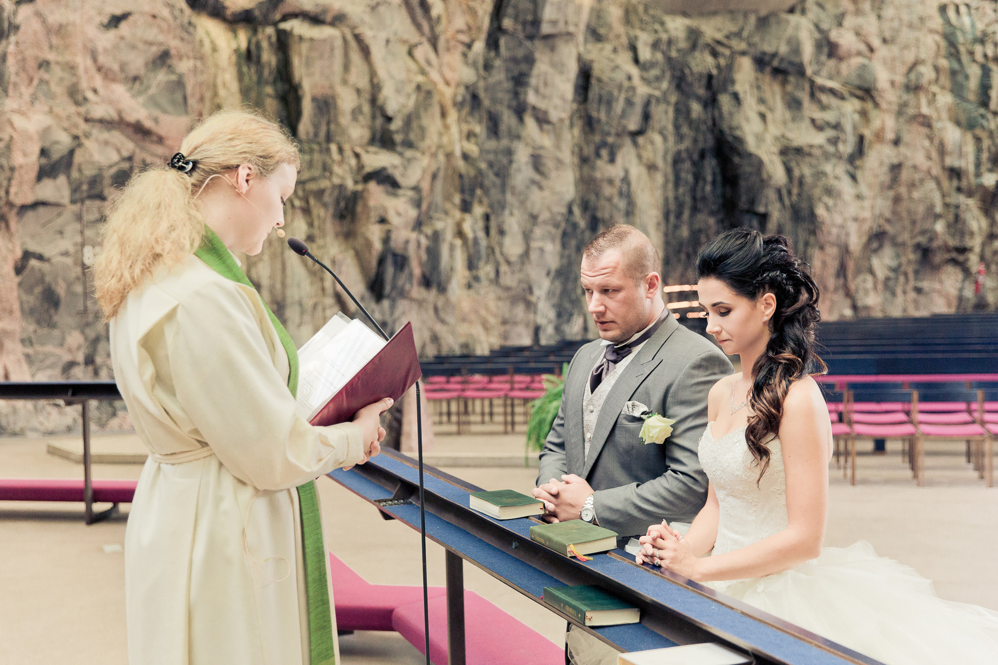 Kira&Mika, hääkuvaus Temppeliaukion kirkko, Vanha Viilatehdas