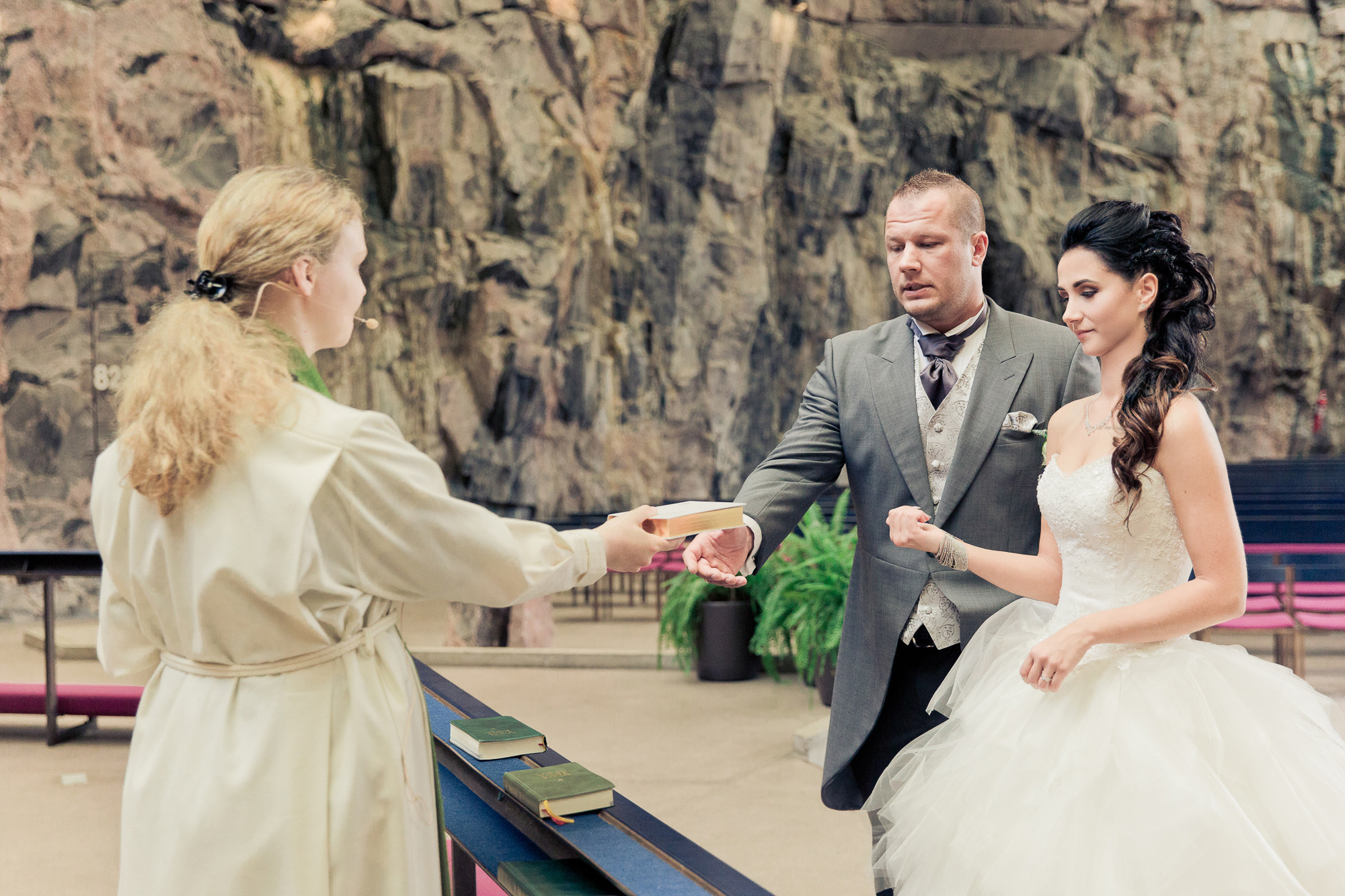 Kira&Mika, hääkuvaus Temppeliaukion kirkko, Vanha Viilatehdas