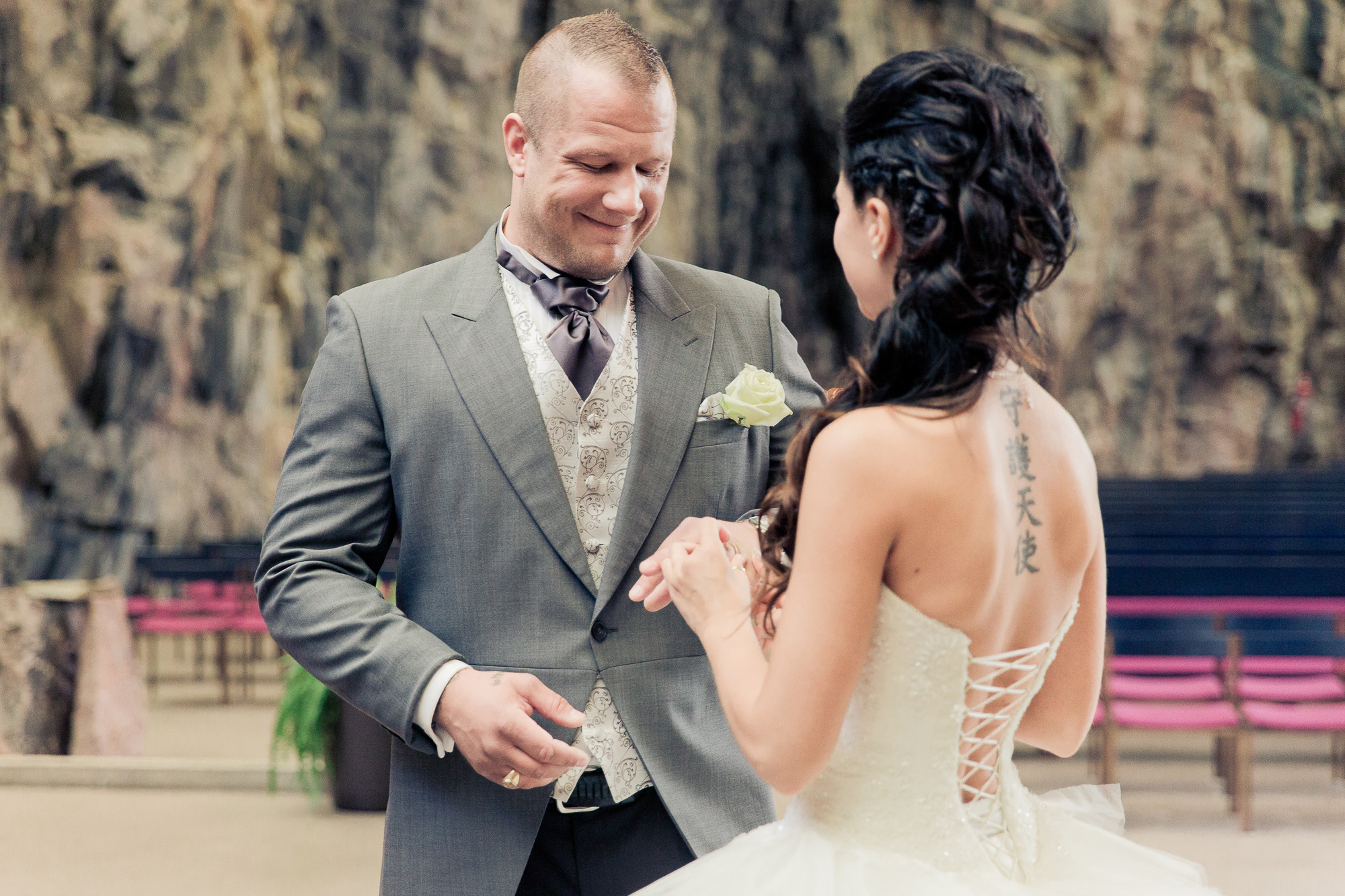 Kira&Mika, hääkuvaus Temppeliaukion kirkko, Vanha Viilatehdas