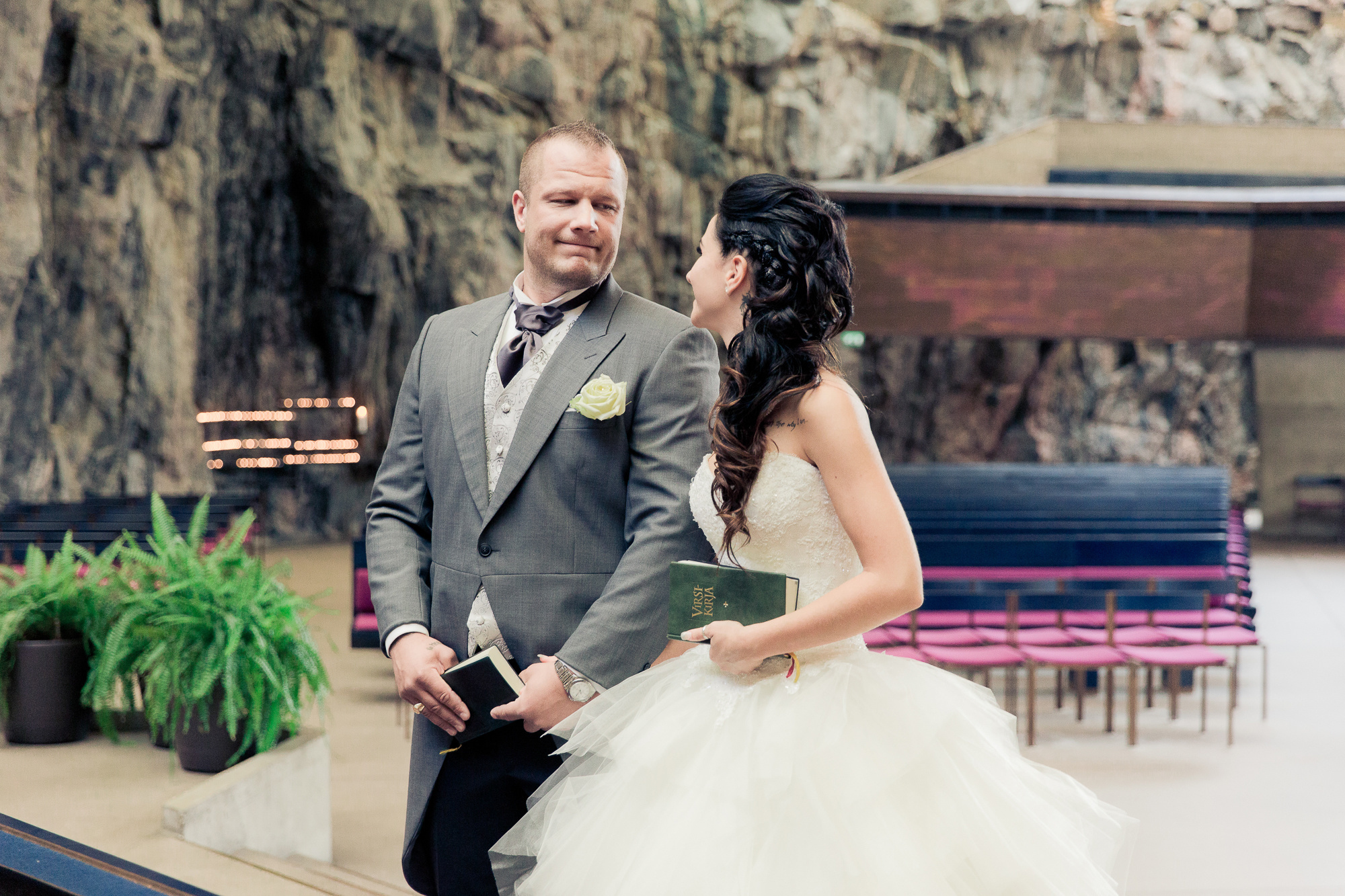 Kira&Mika, hääkuvaus Temppeliaukion kirkko, Vanha Viilatehdas